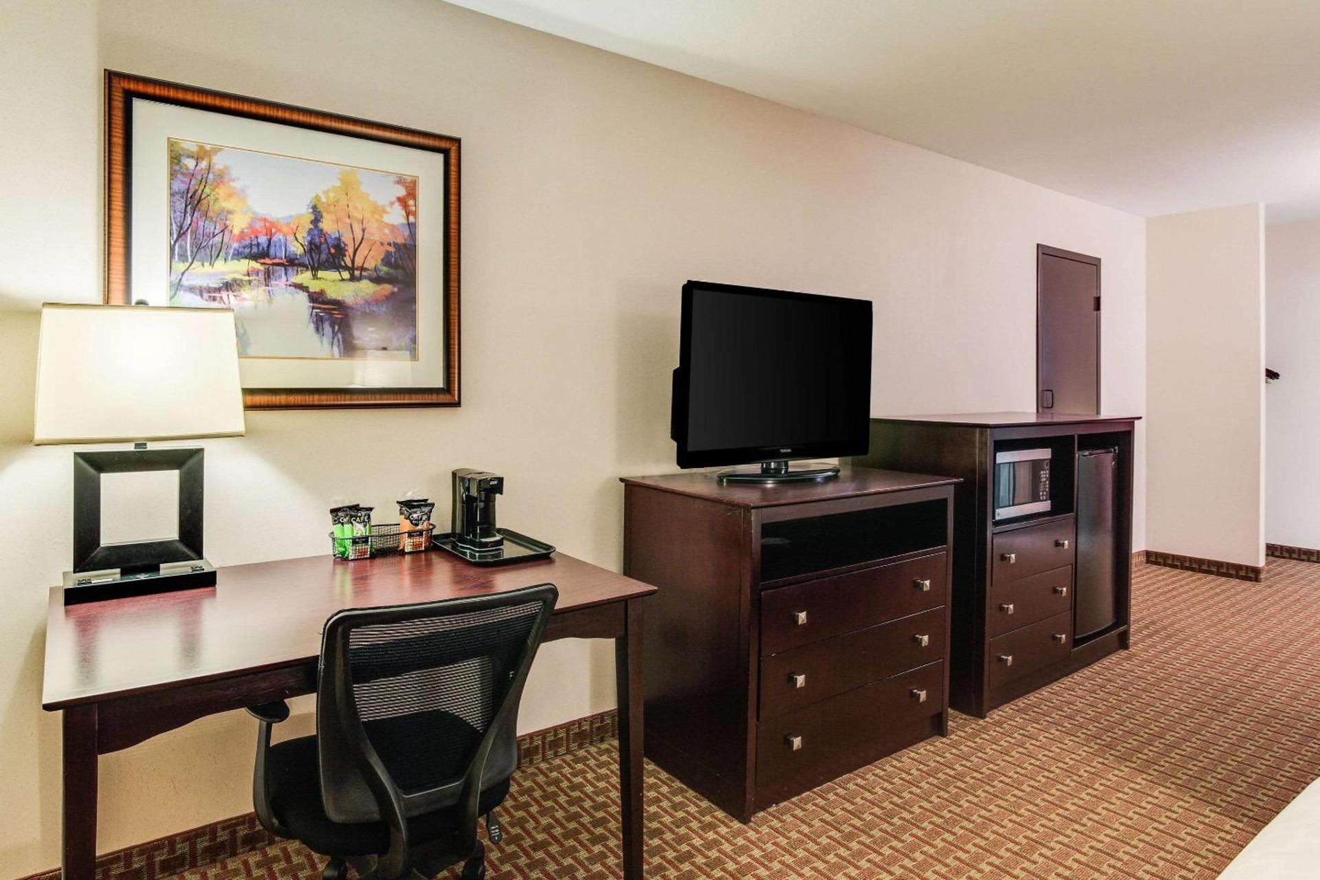 Clarion Hotel Convention Center photo 9