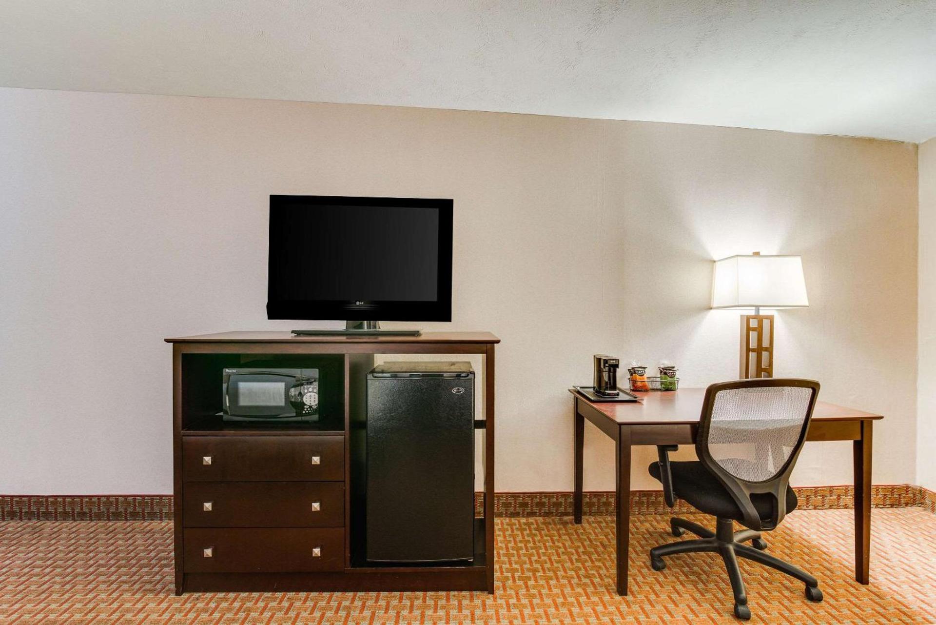 Clarion Hotel Convention Center photo 16