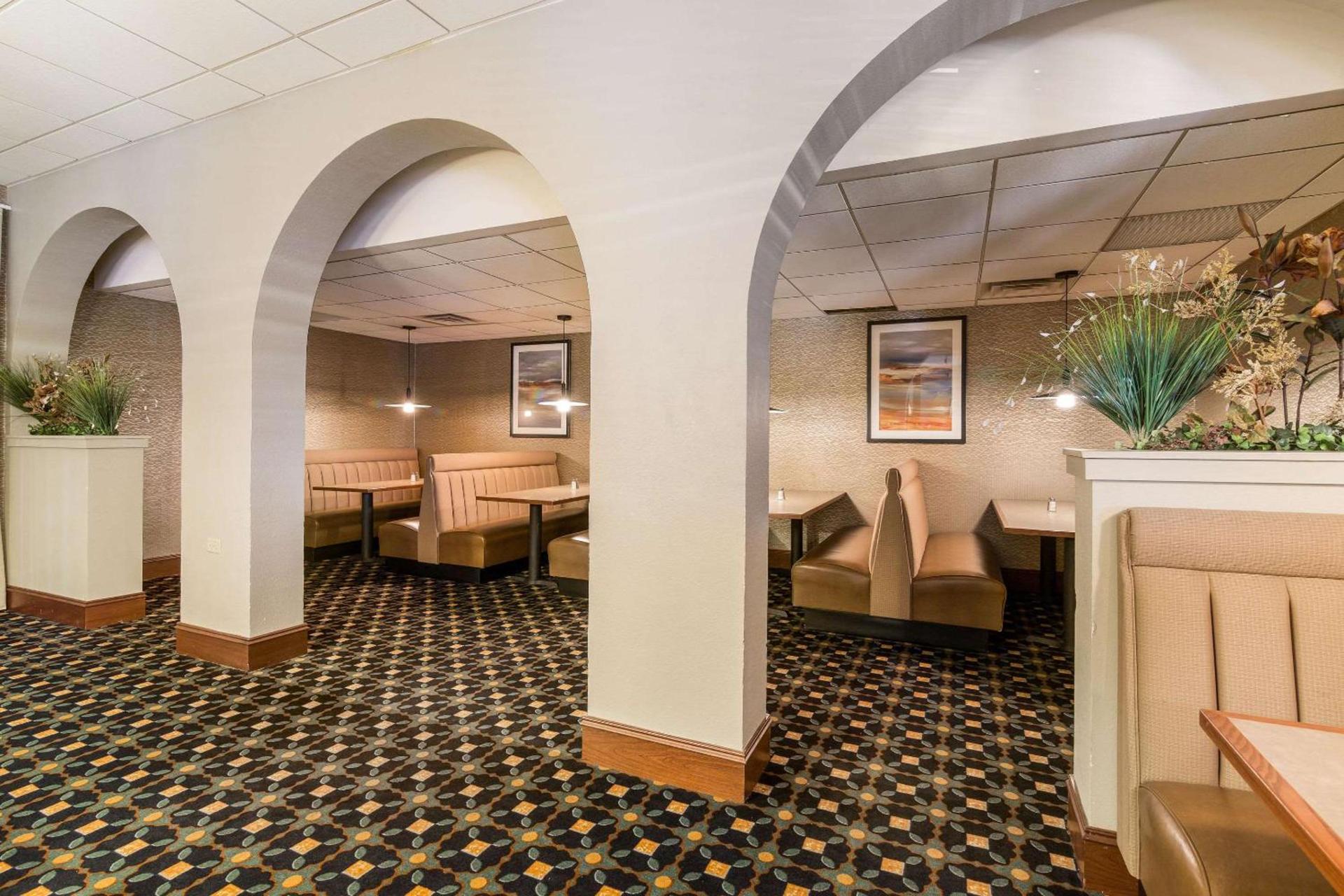 Clarion Hotel Convention Center photo 61