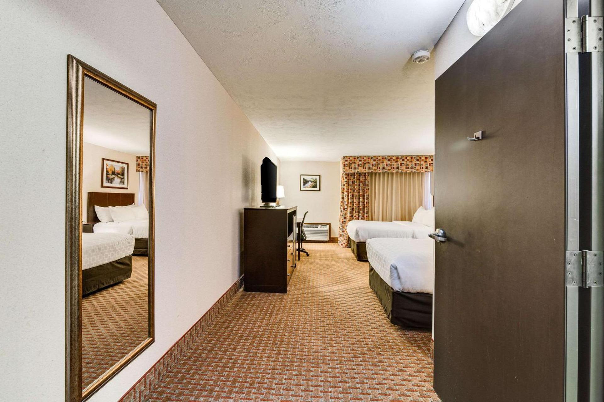 Clarion Hotel Convention Center photo 15