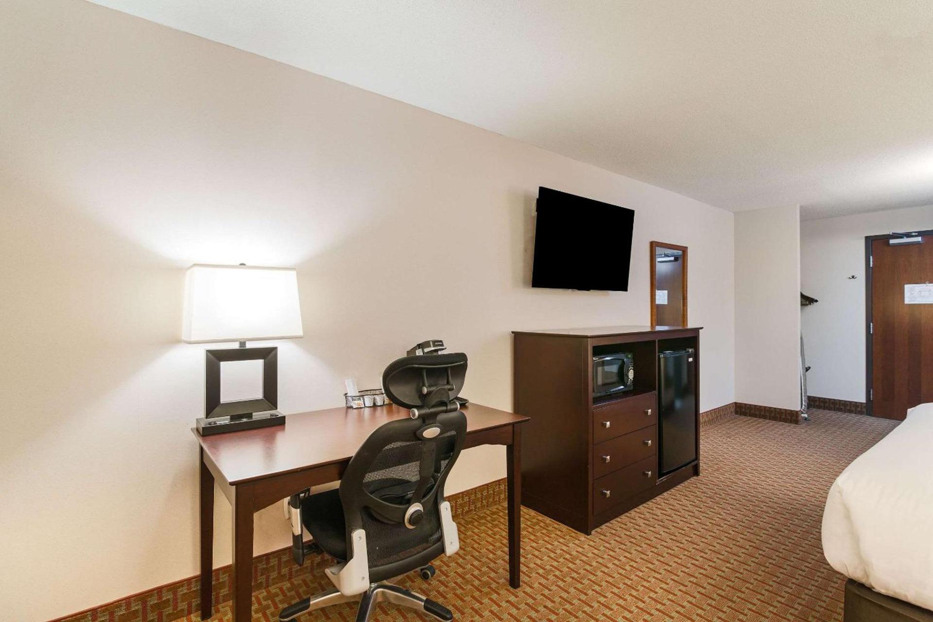Clarion Hotel Convention Center photo 27