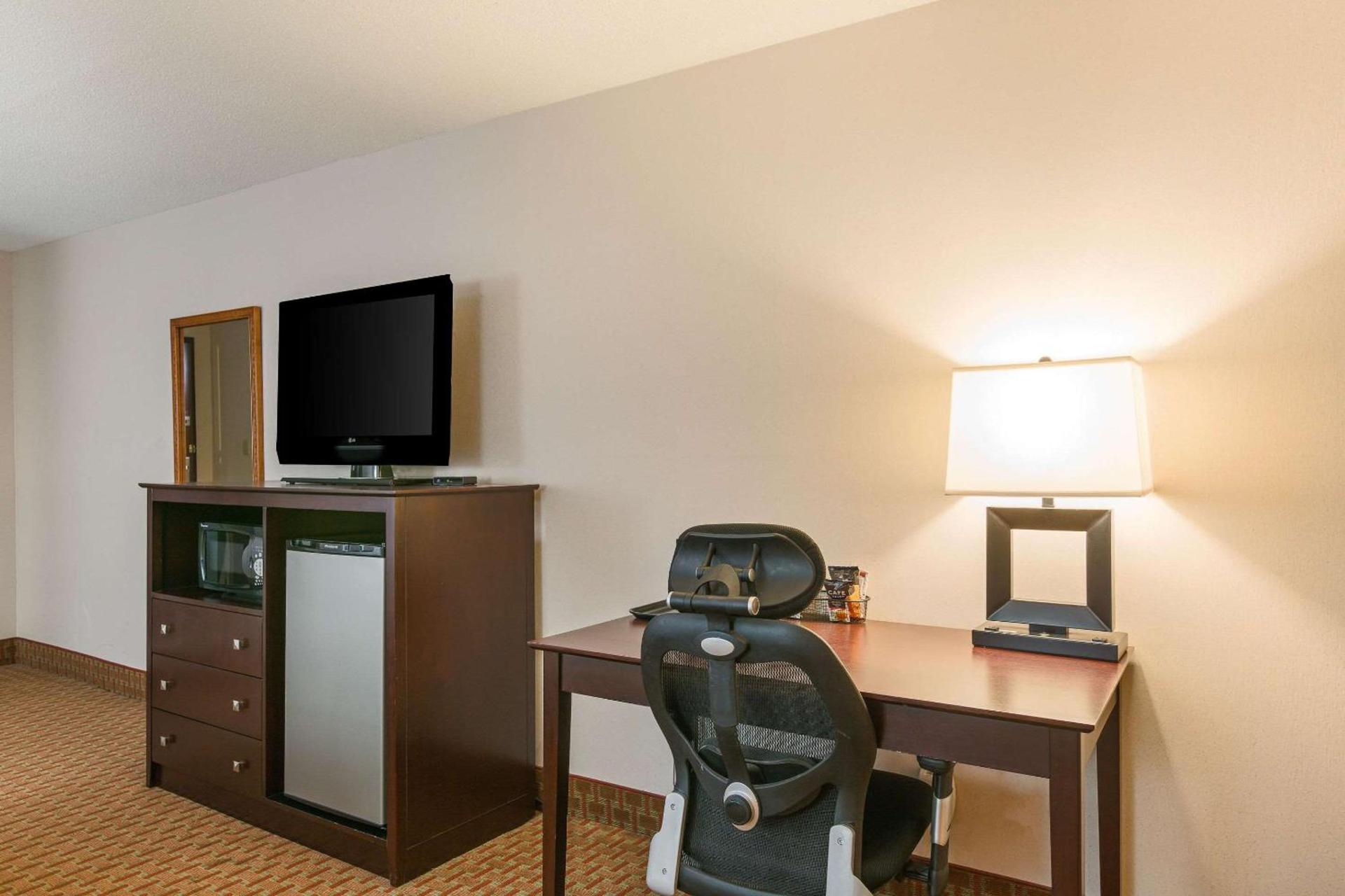 Clarion Hotel Convention Center photo 23