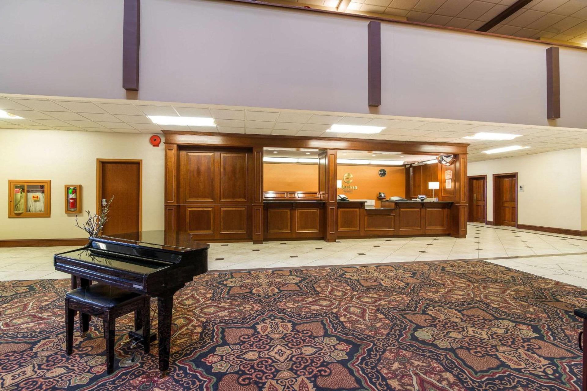 Clarion Hotel Convention Center photo 3