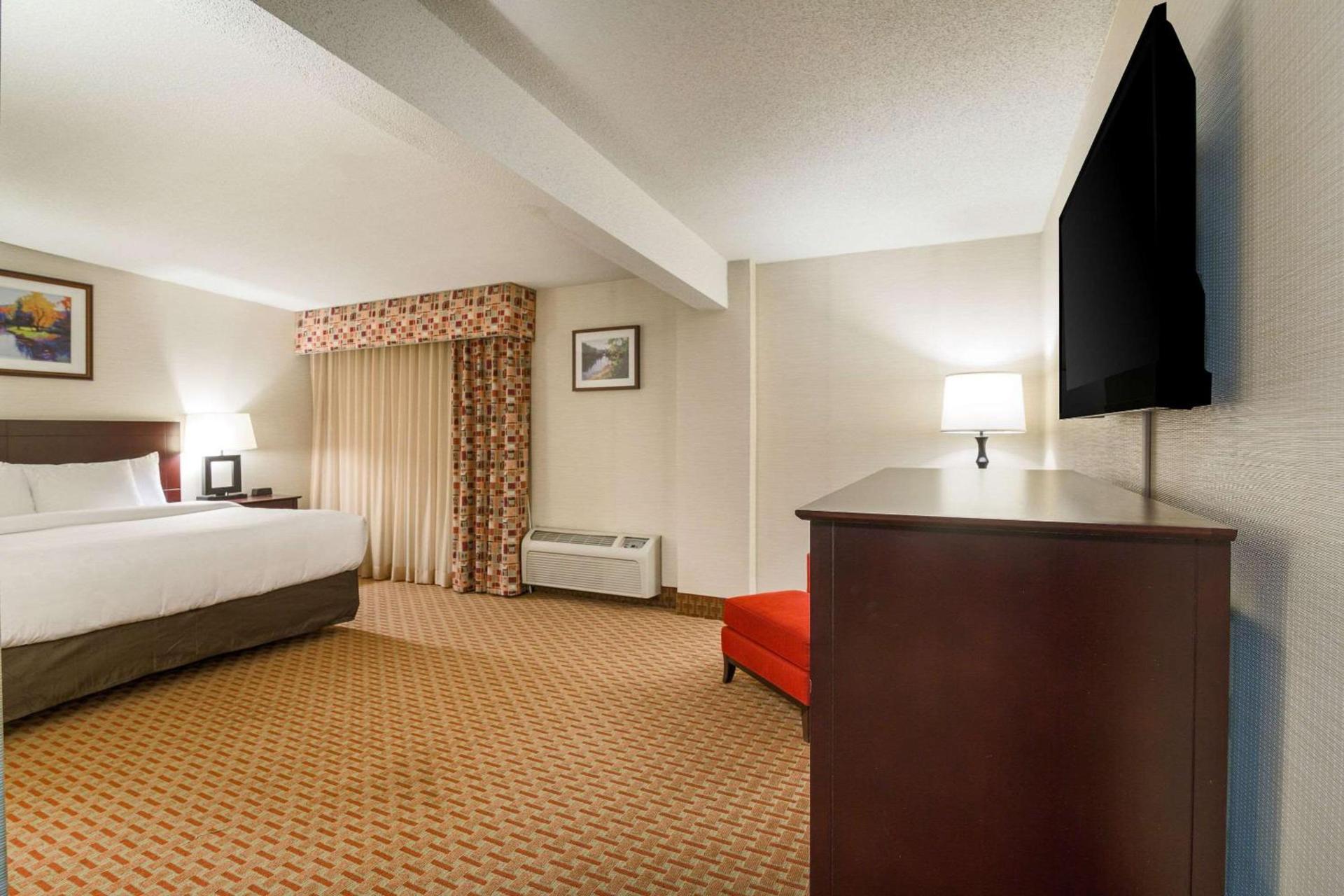 Clarion Hotel Convention Center photo 29