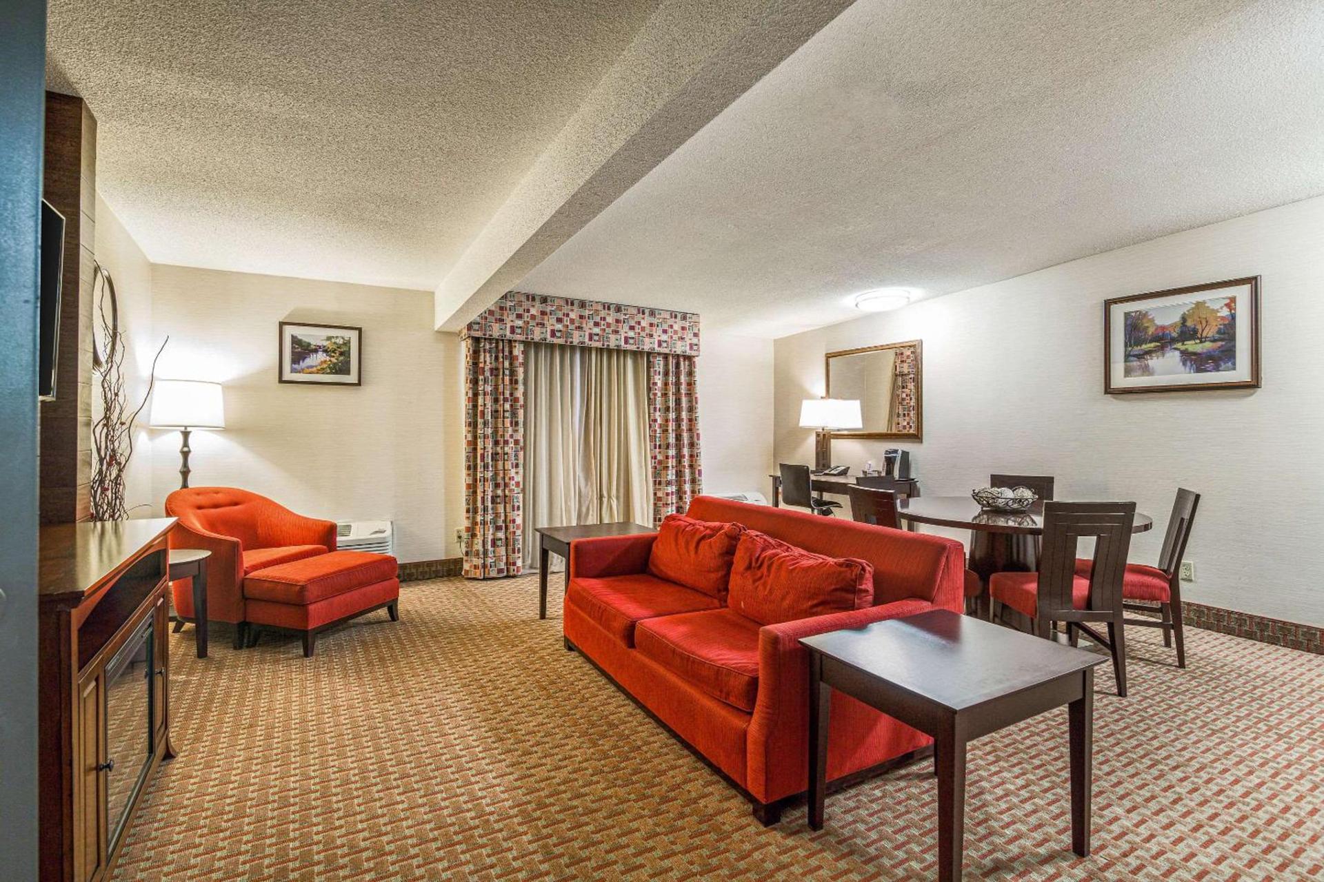 Clarion Hotel Convention Center photo 32