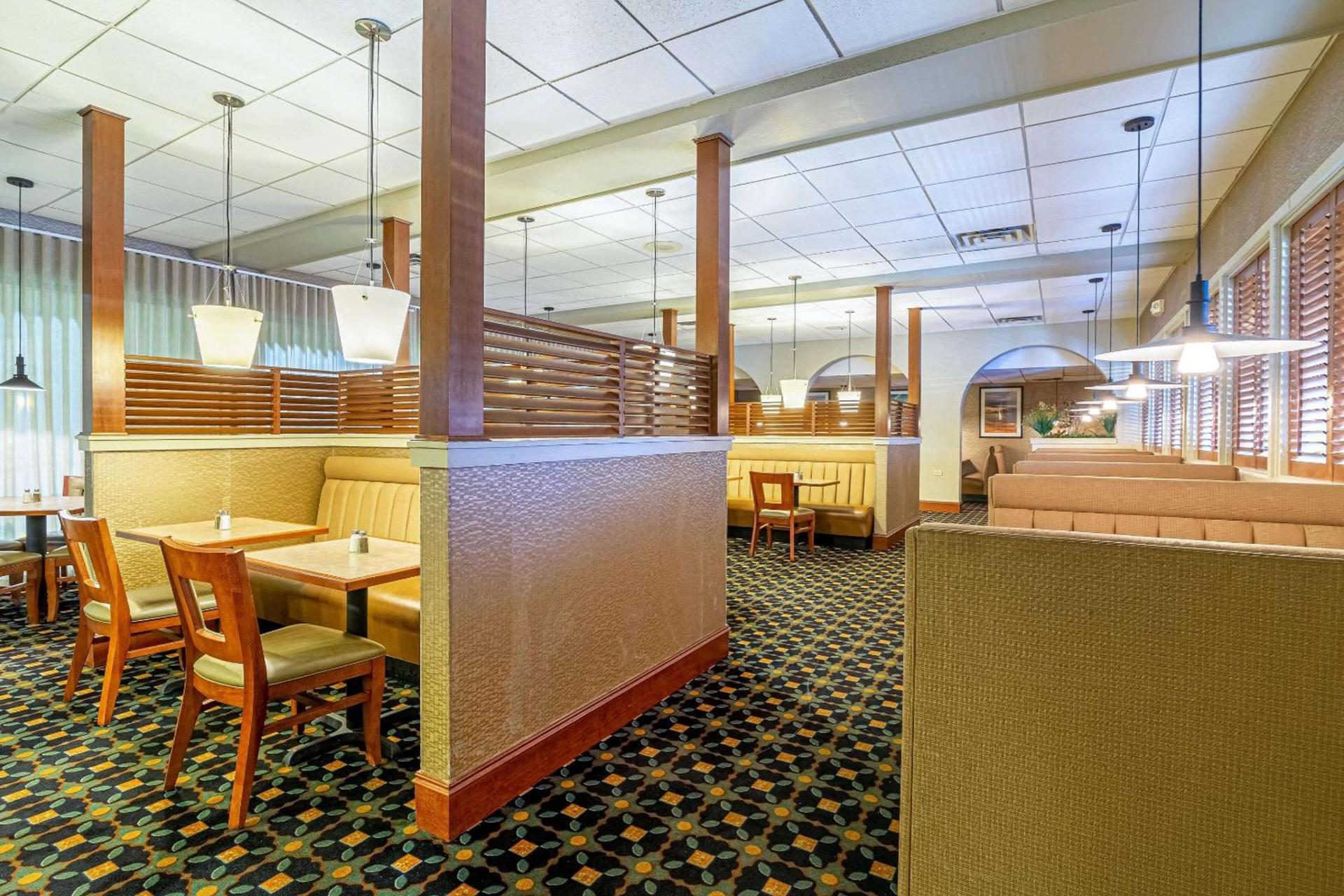 Clarion Hotel Convention Center photo 60
