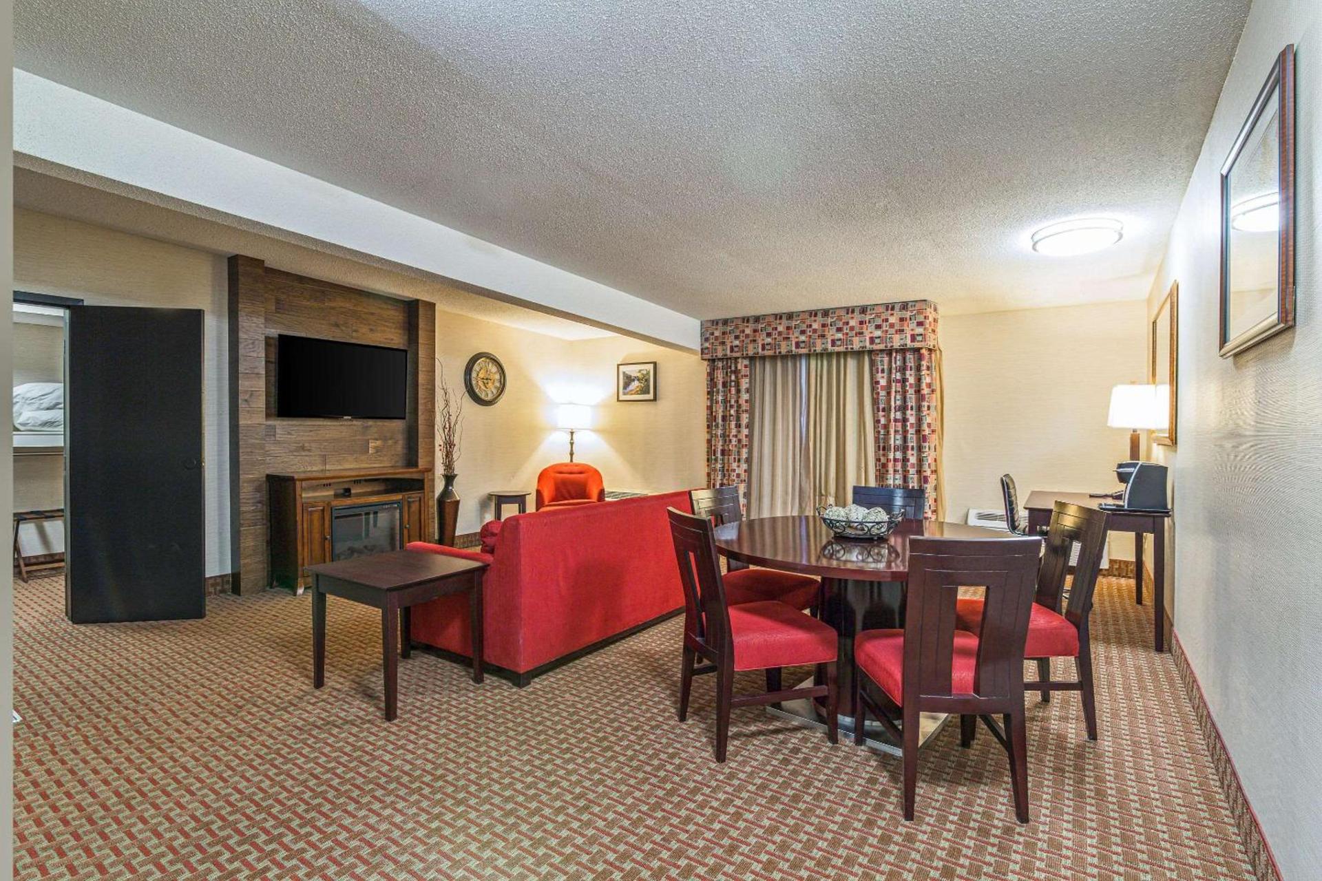 Clarion Hotel Convention Center photo 33