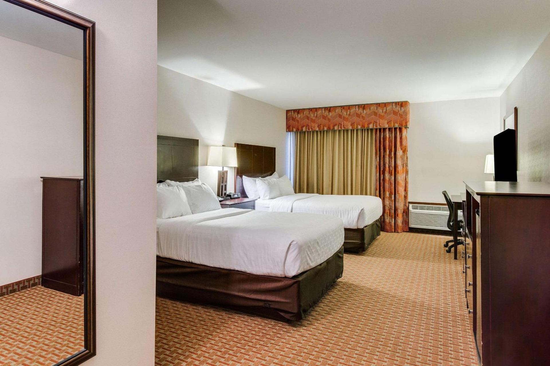 Clarion Hotel Convention Center photo 7