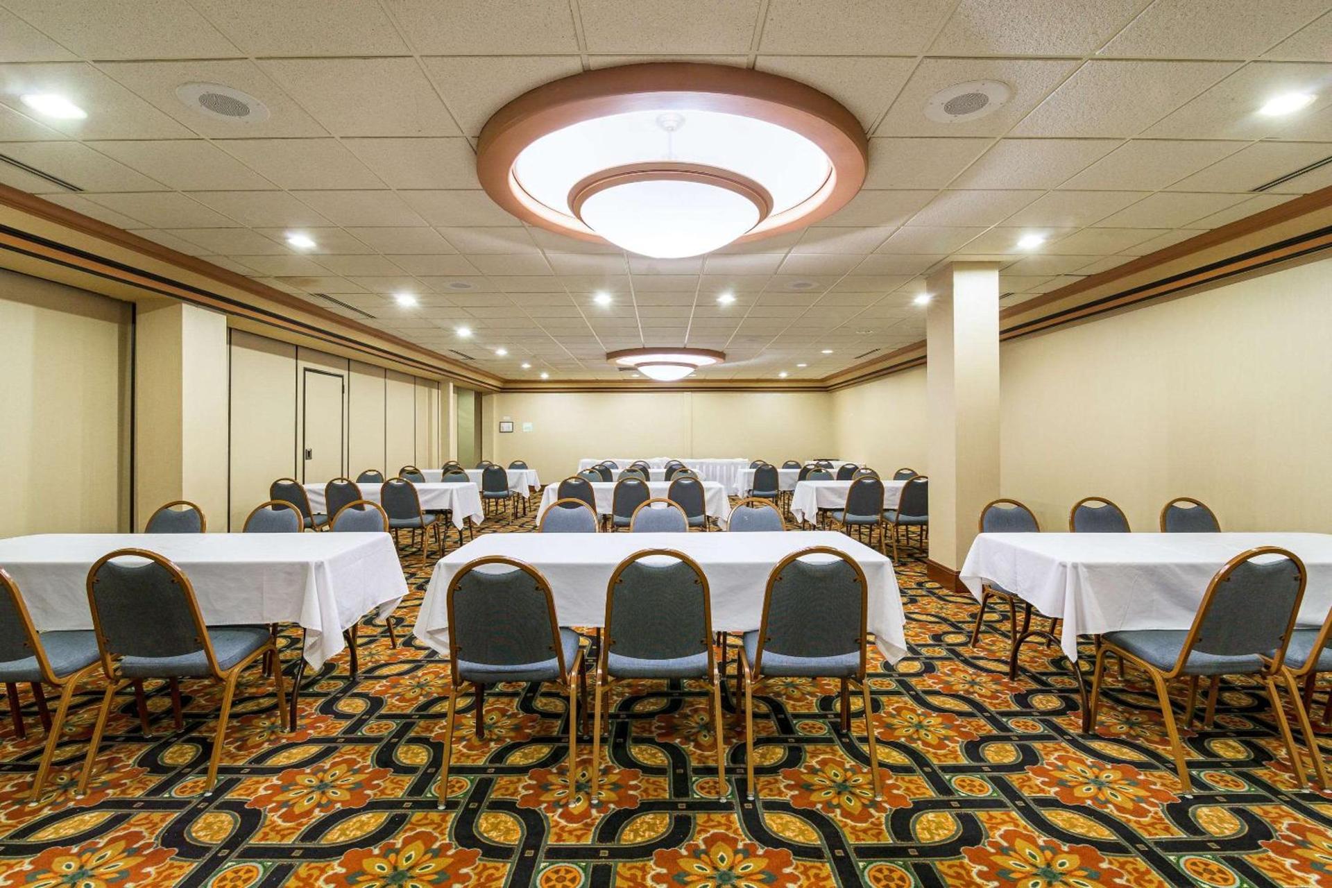 Clarion Hotel Convention Center photo 53