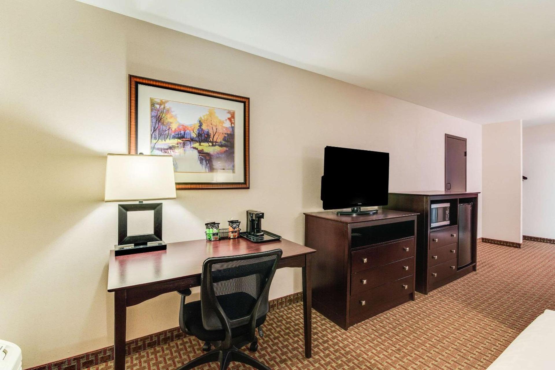 Clarion Hotel Convention Center photo 12