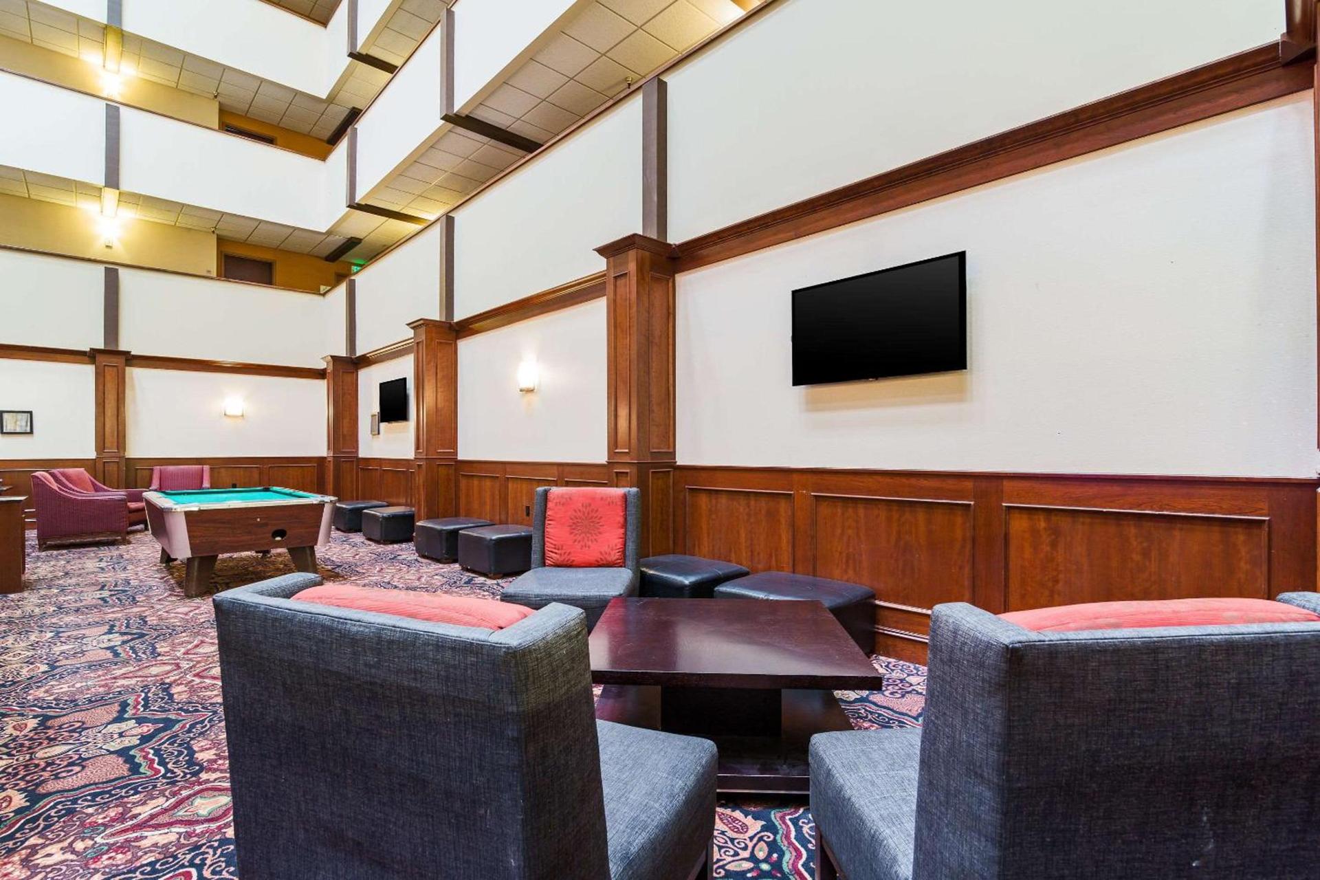 Clarion Hotel Convention Center photo 56