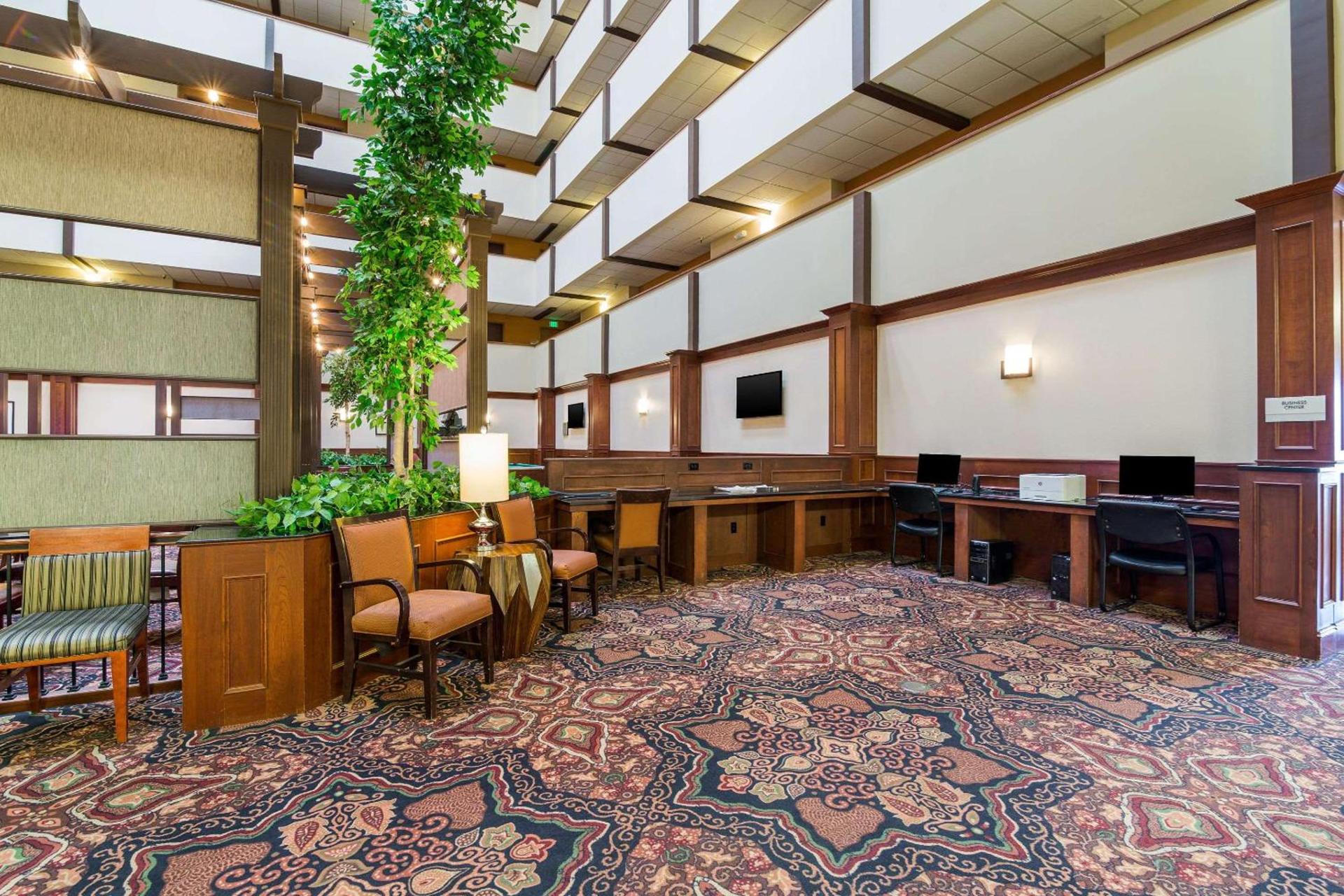 Clarion Hotel Convention Center photo 44