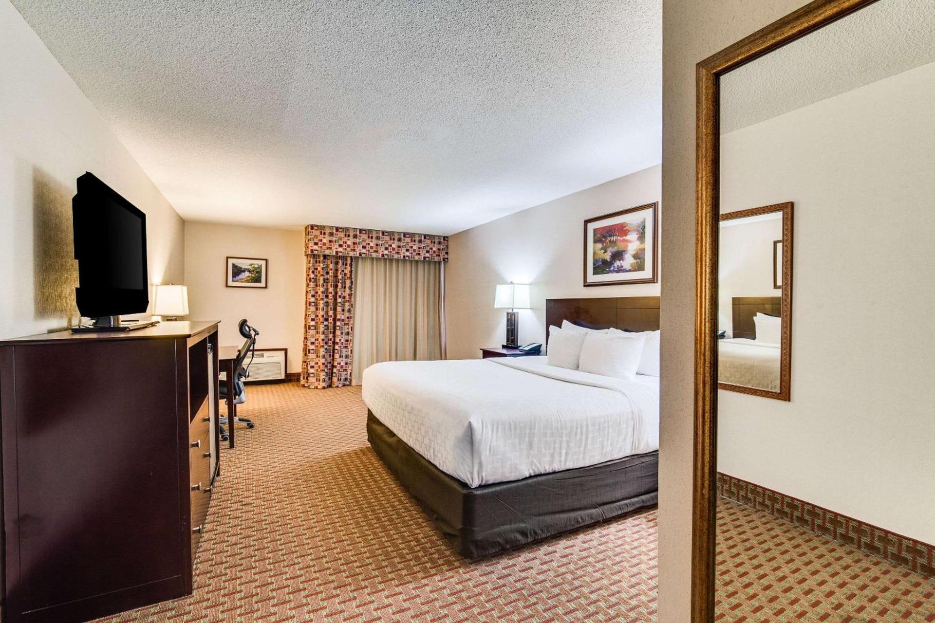 Clarion Hotel Convention Center photo 21