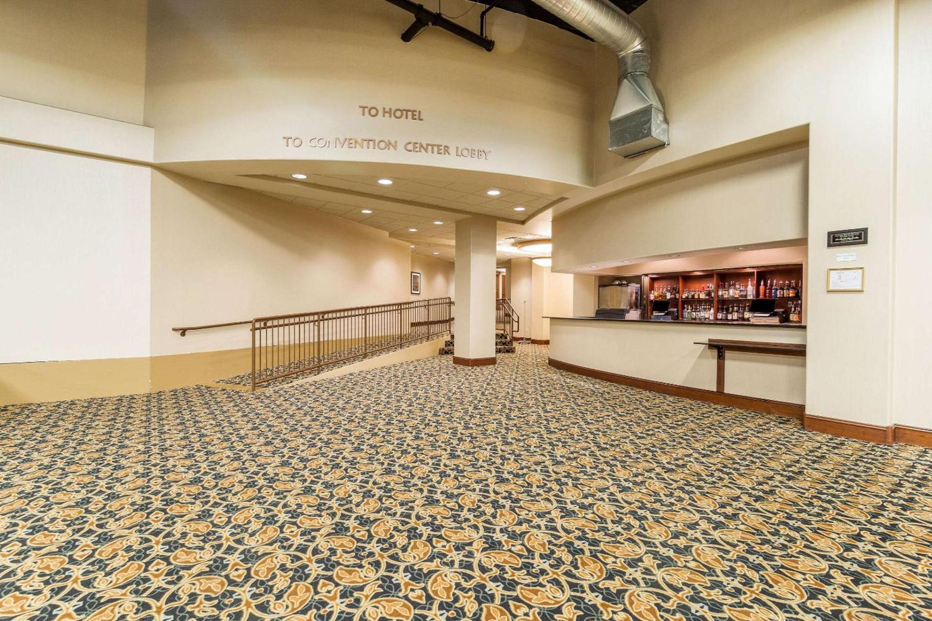 Clarion Hotel Convention Center photo 49