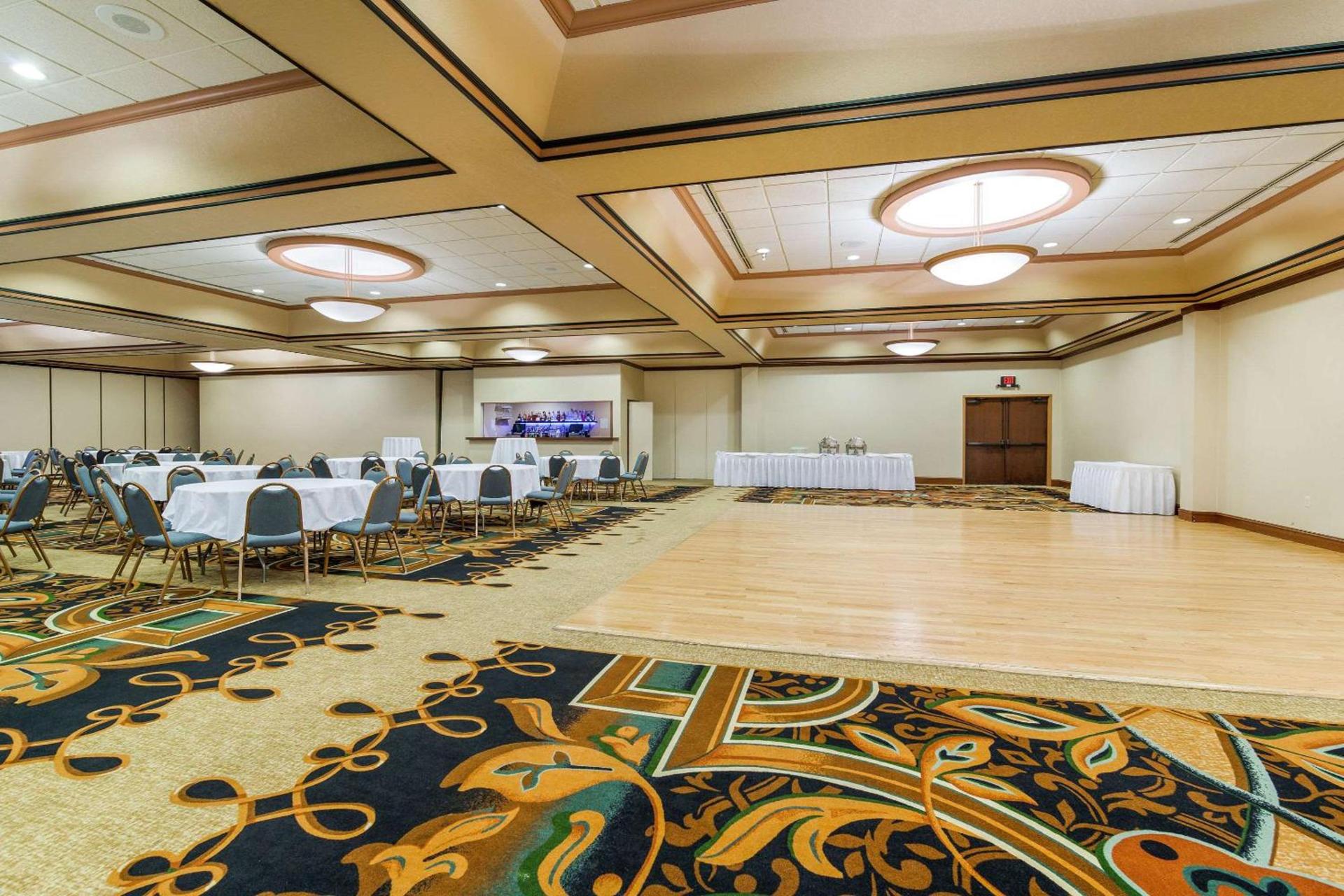 Clarion Hotel Convention Center photo 51