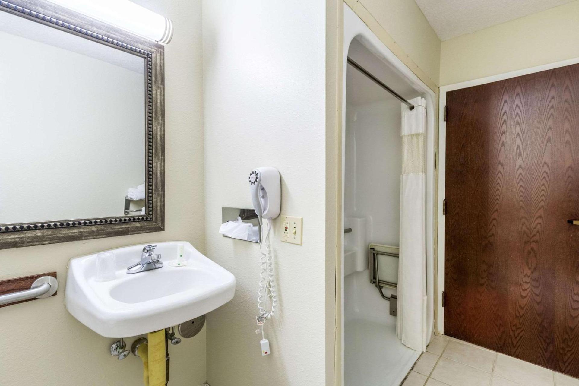 Quality Inn & Suites North Lima - Boardman photo 23