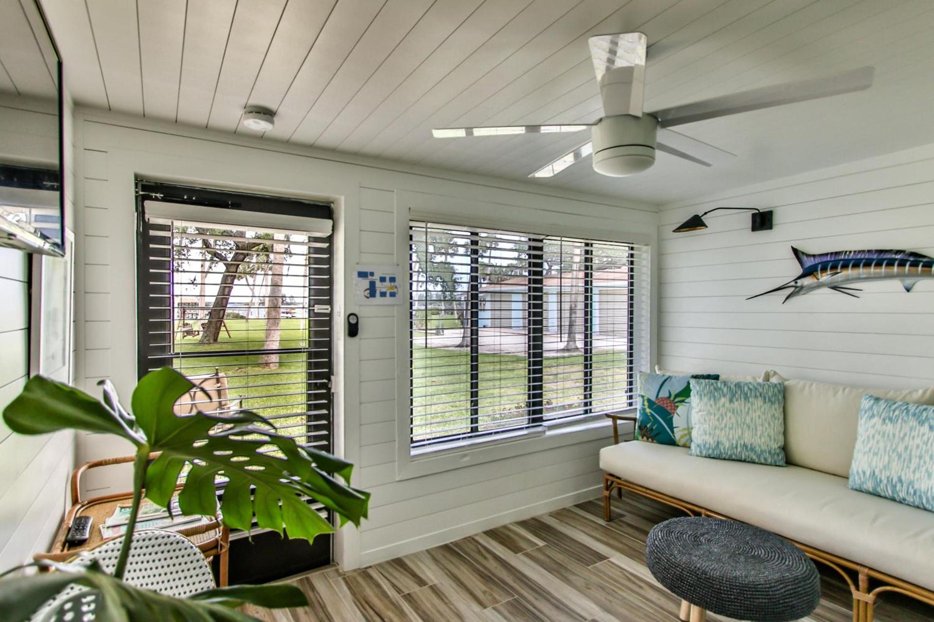 Island View Cottages Sebastian photo 48