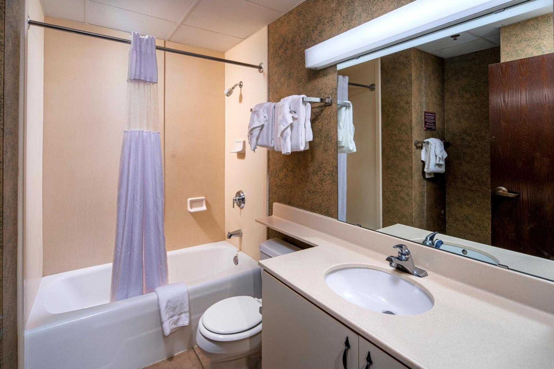 The Suites Hotel at Waterfront Plaza photo 33