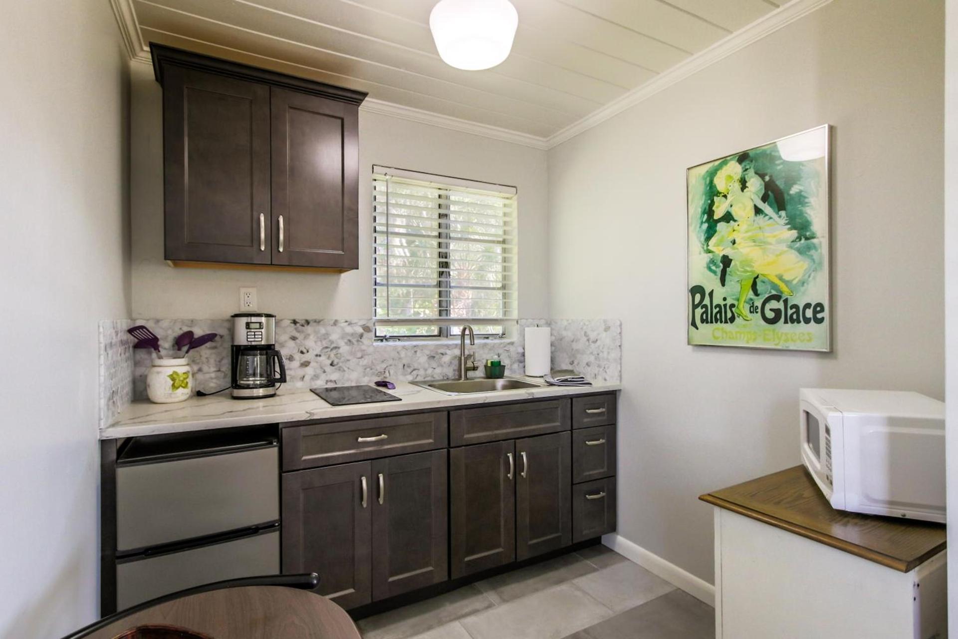 Island View Cottages Sebastian photo 4
