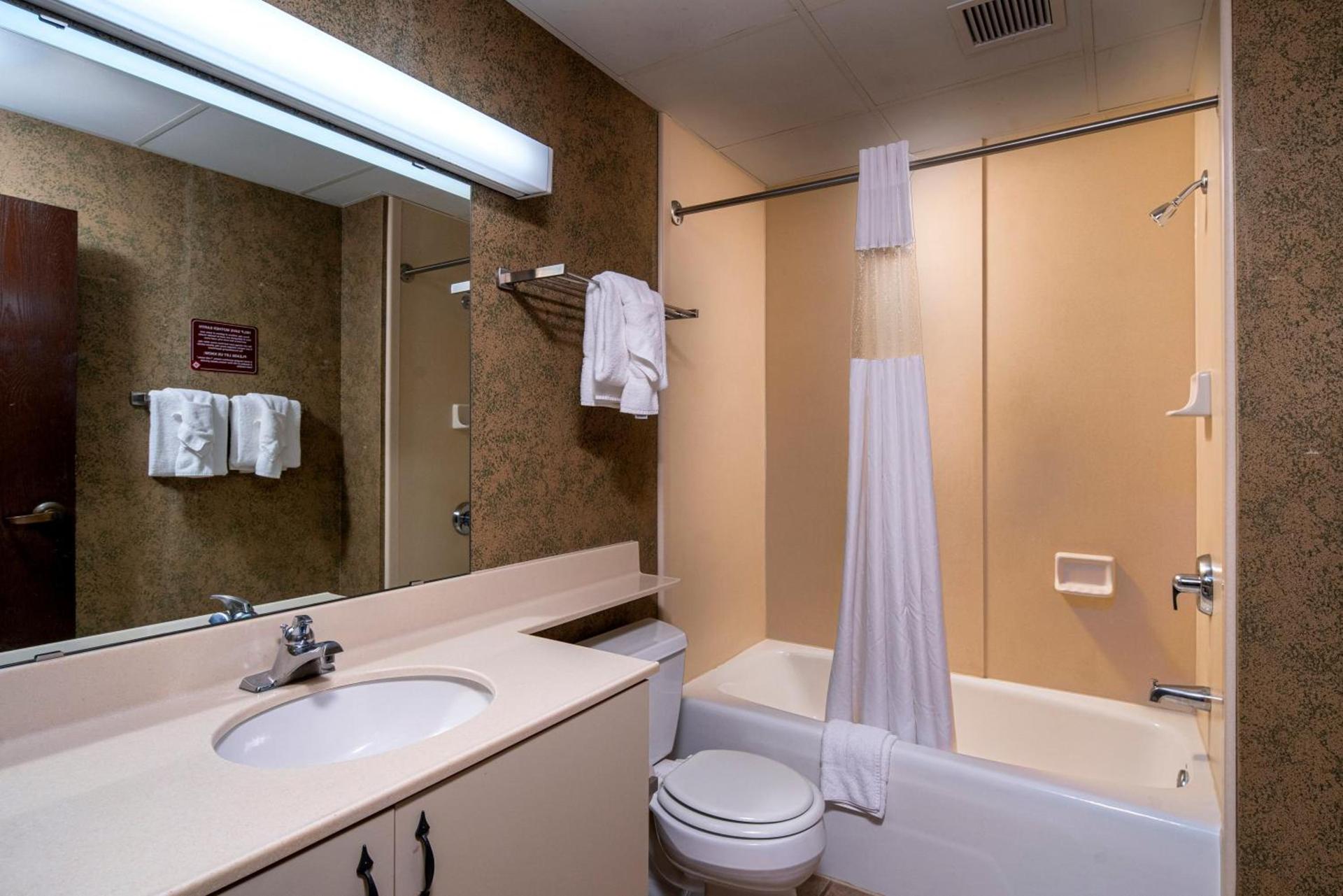 The Suites Hotel at Waterfront Plaza photo 29