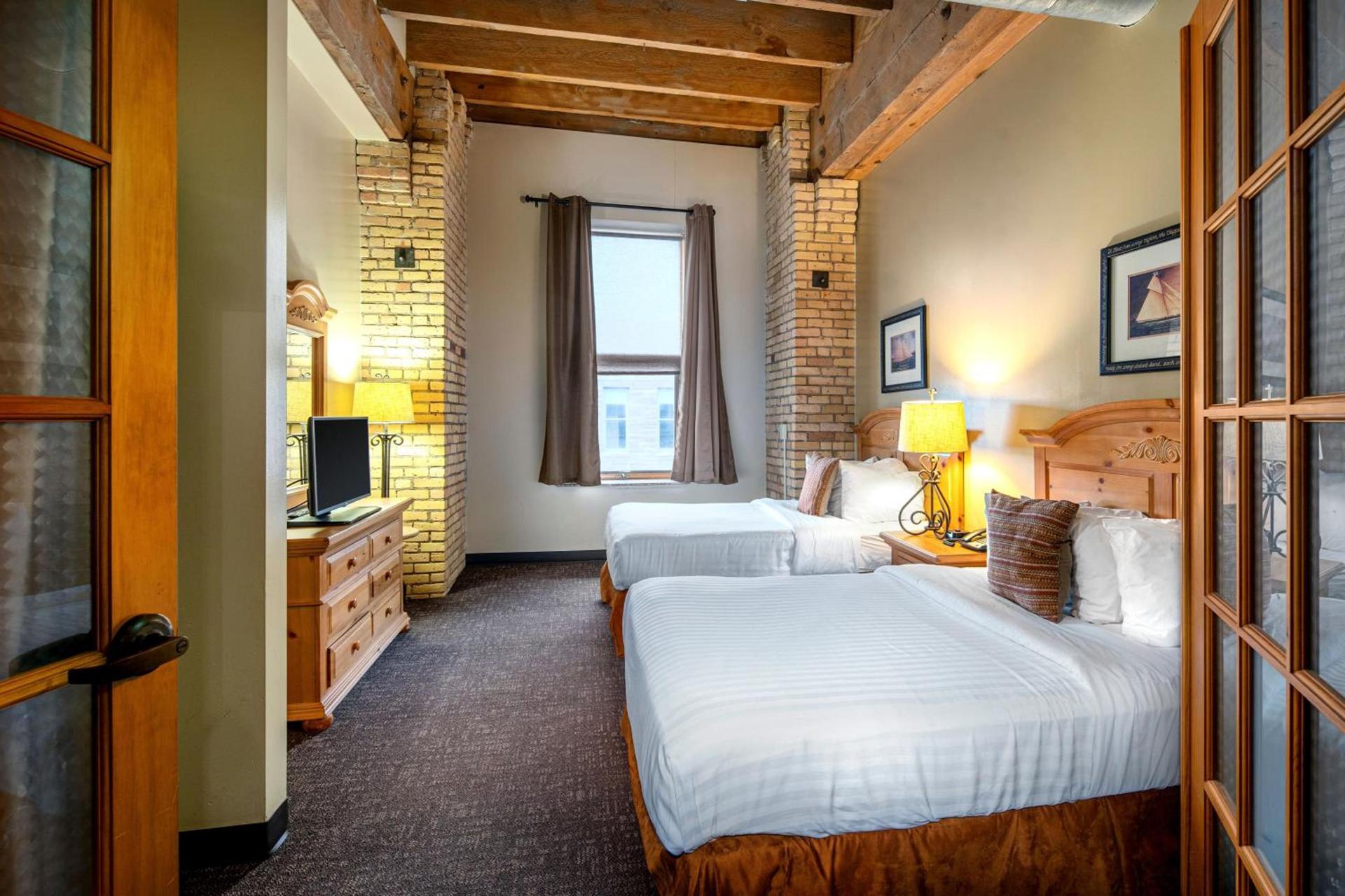 The Suites Hotel at Waterfront Plaza photo 3