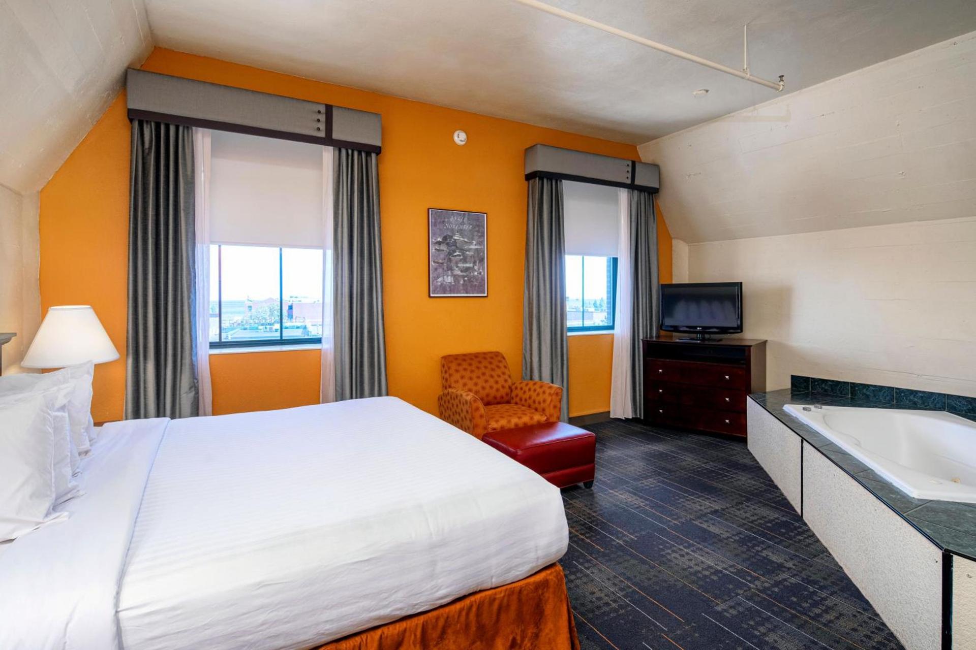 The Suites Hotel at Waterfront Plaza photo 18