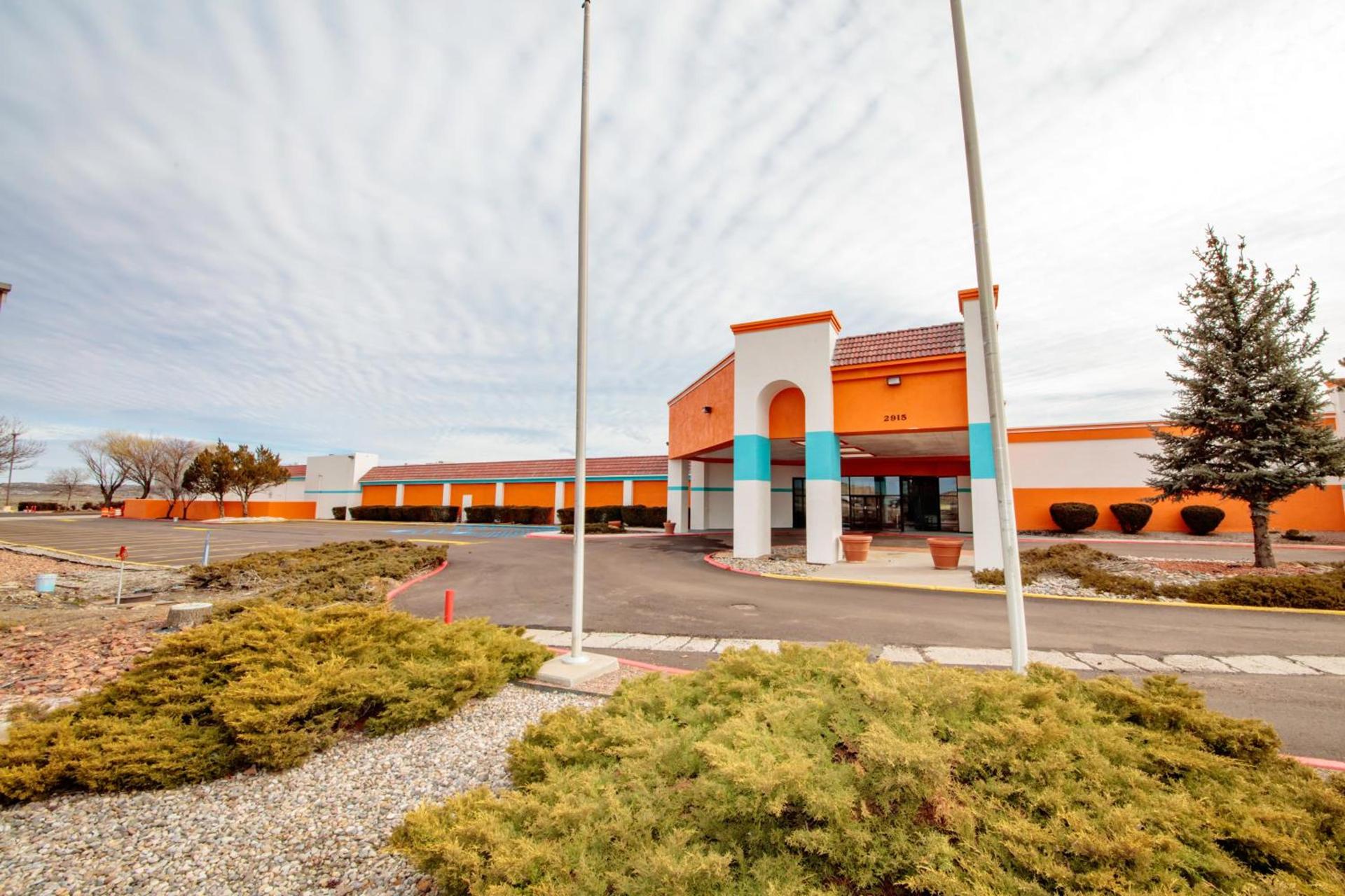 Howard Johnson by Wyndham Gallup photo 2