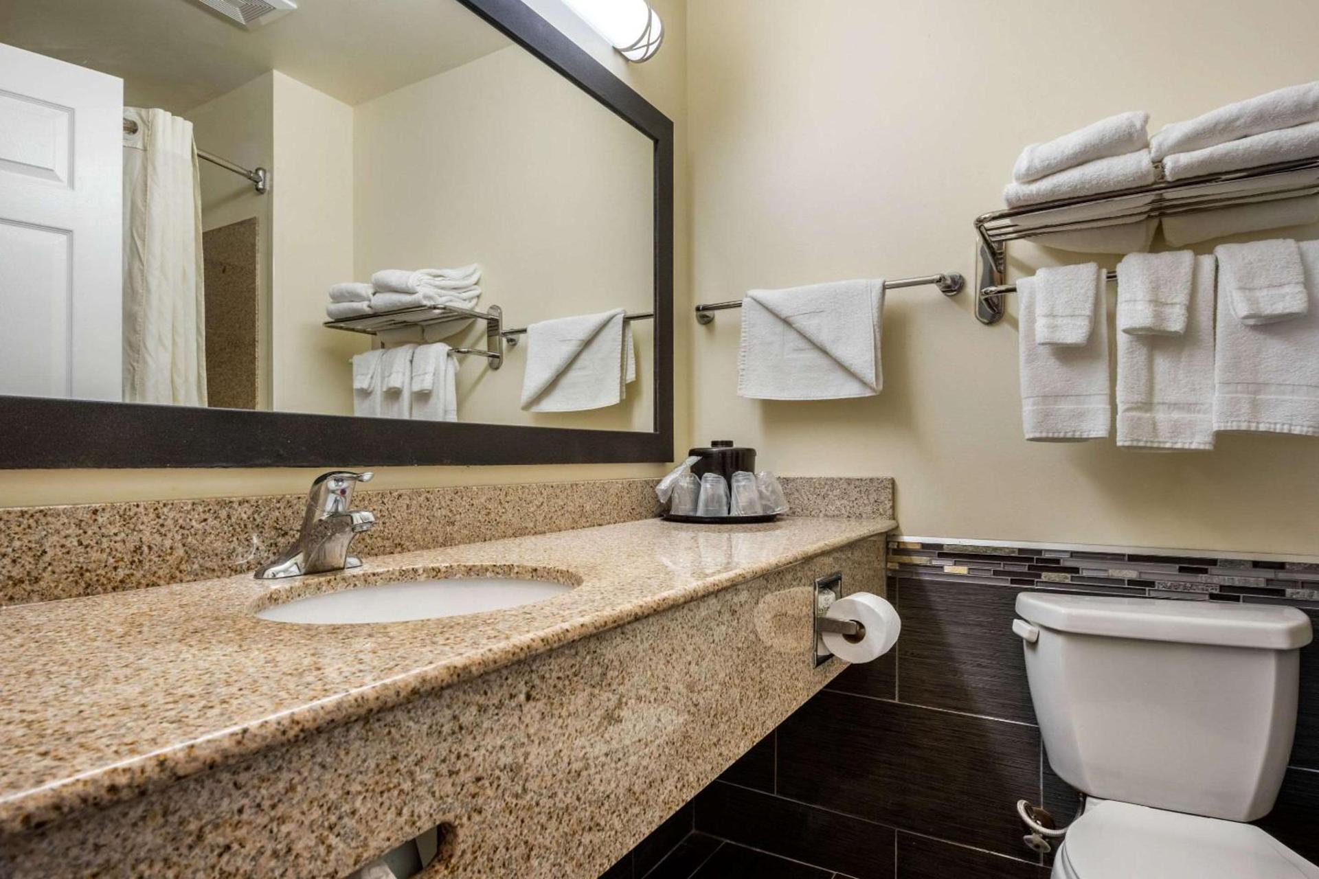 MainStay Suites Grantville - Hershey North photo 35