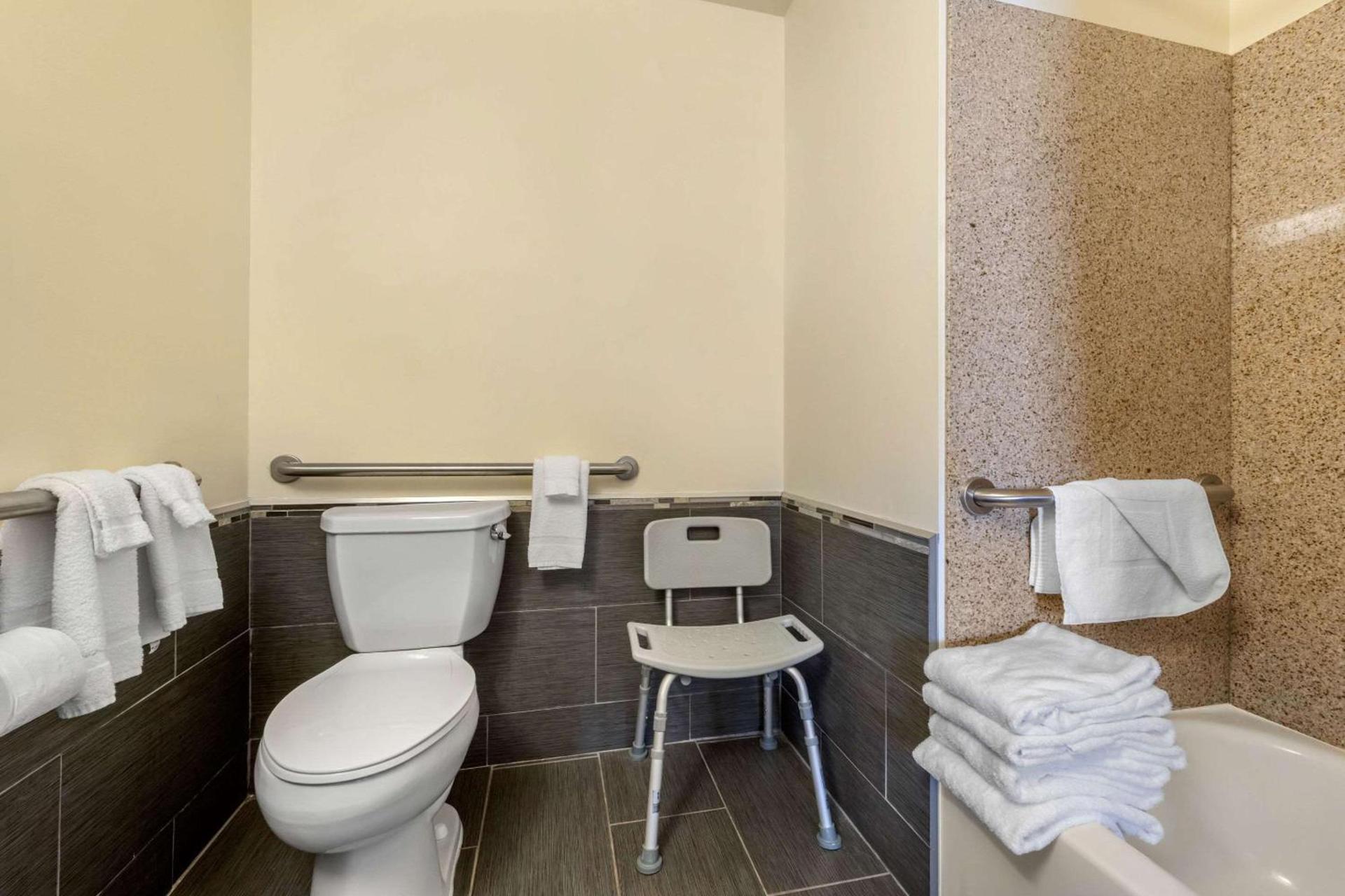 MainStay Suites Grantville - Hershey North photo 24