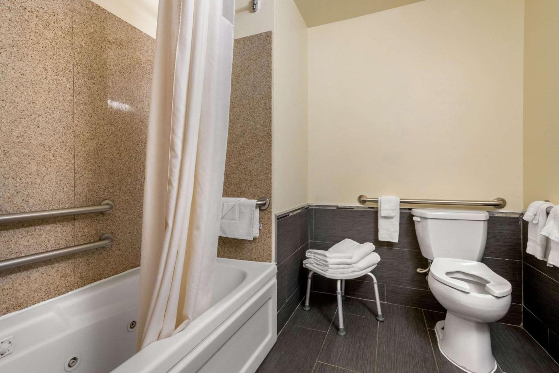 MainStay Suites Grantville - Hershey North photo 25