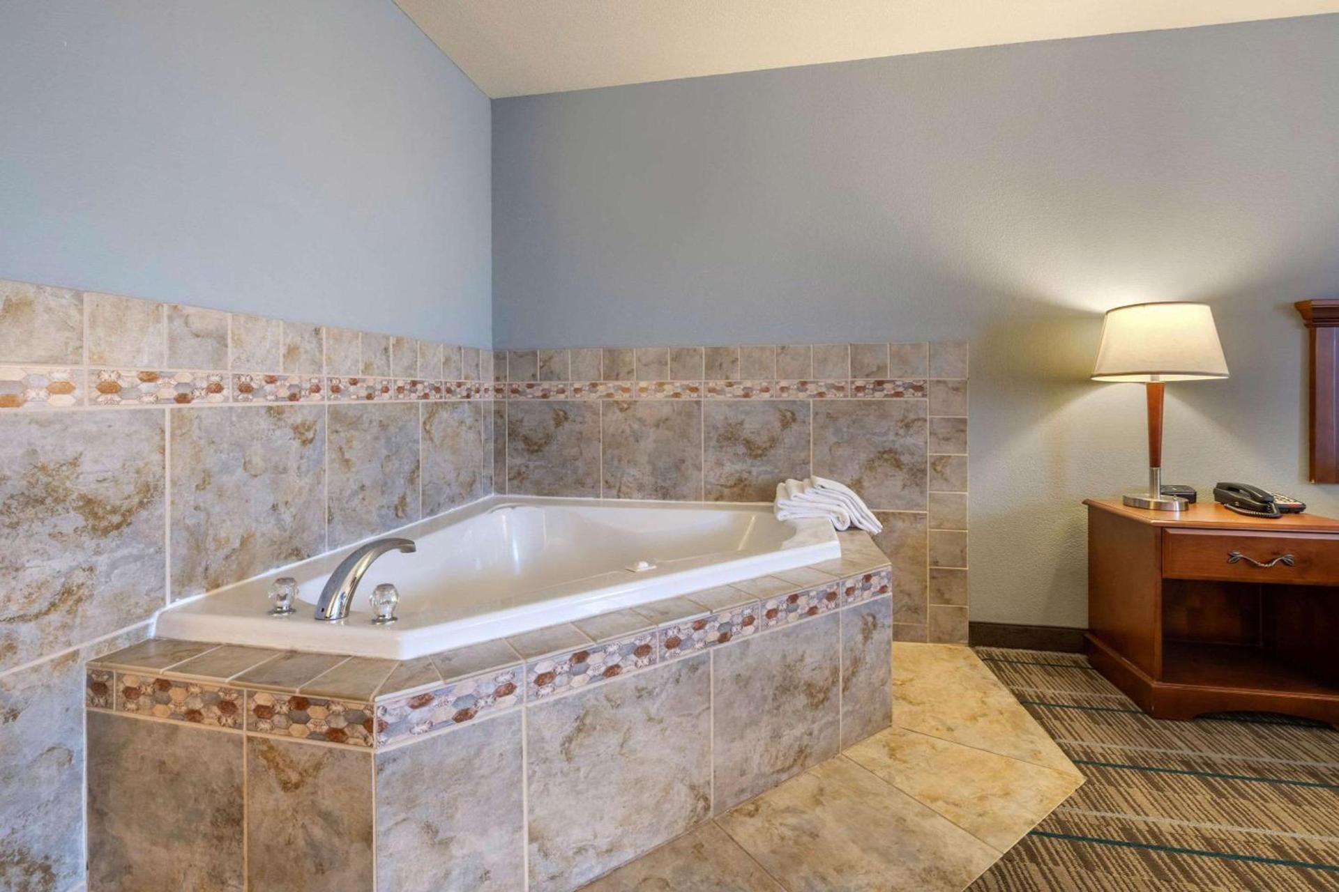 MainStay Suites Grantville - Hershey North photo 17