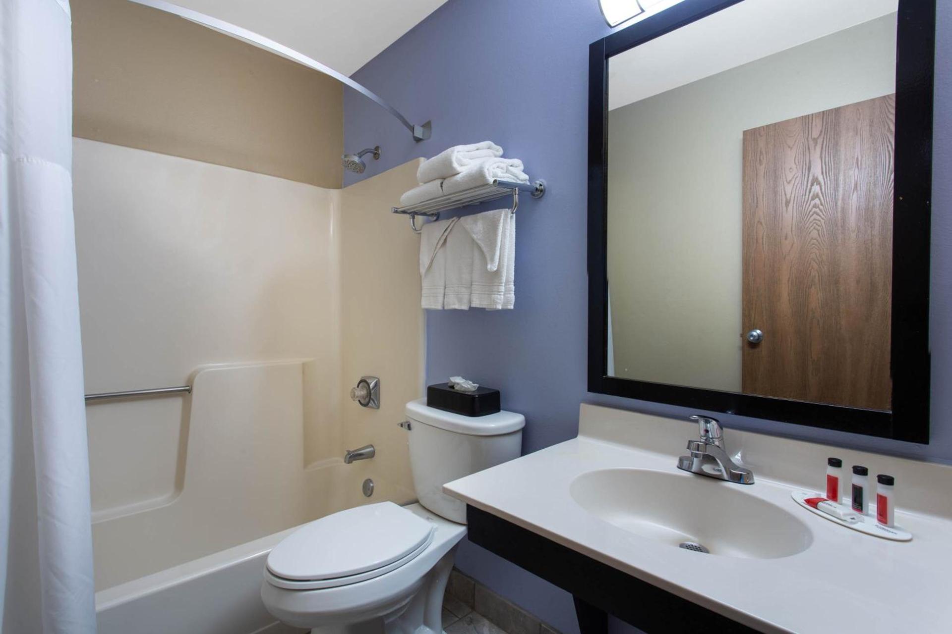 Super 8 by Wyndham Cromwell/Middletown photo 55