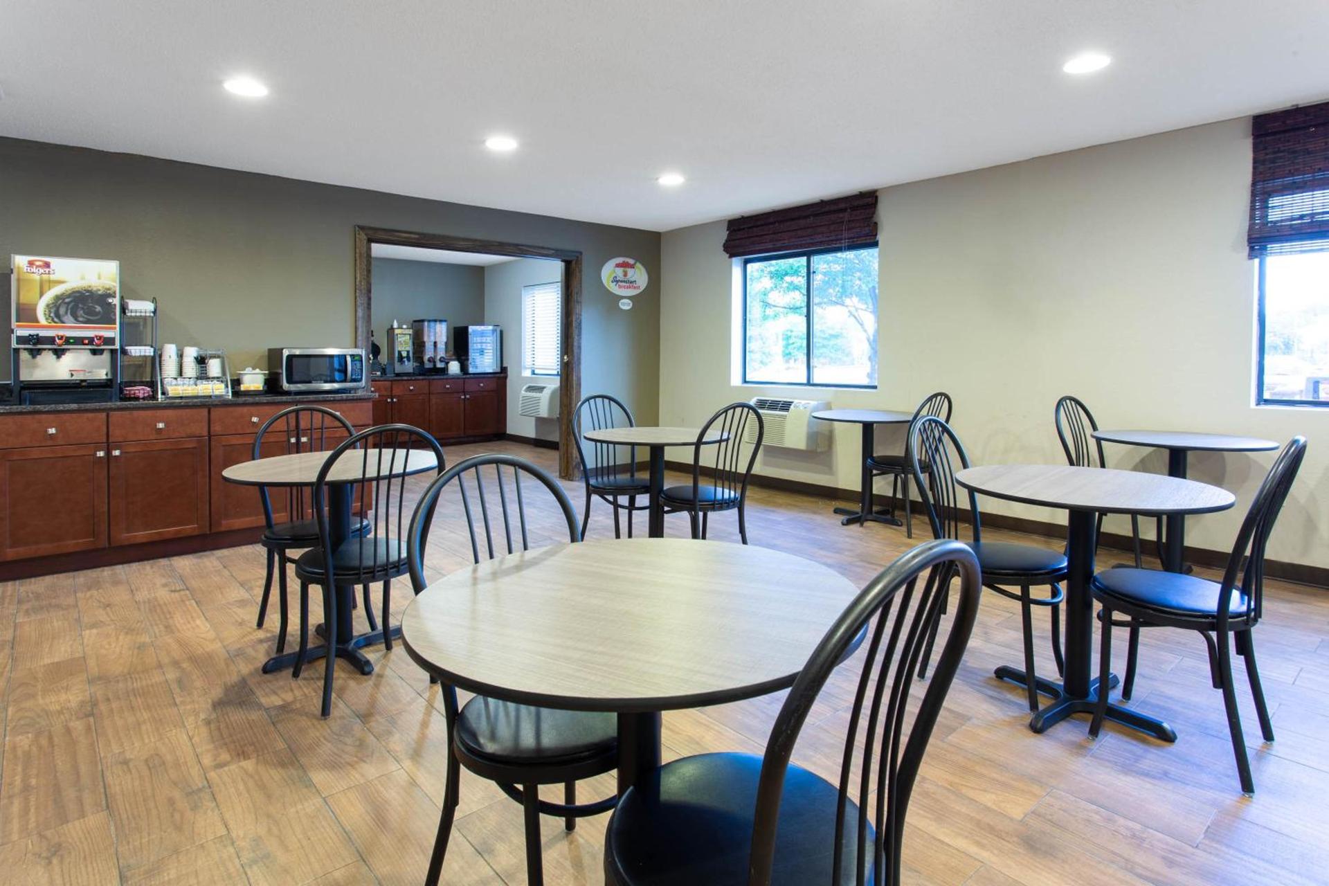 Super 8 by Wyndham Cromwell/Middletown photo 53