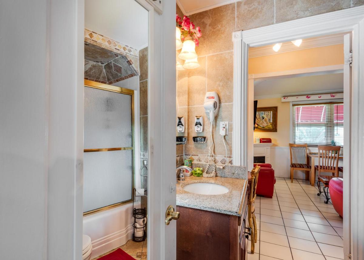 Villa Sinclair Beach Suites and Spa photo 35