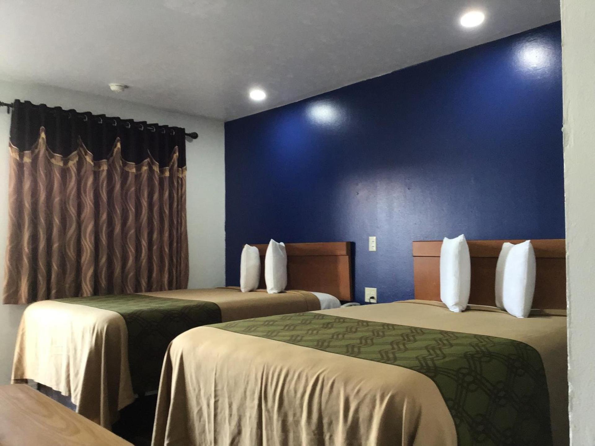 Western motel photo 30