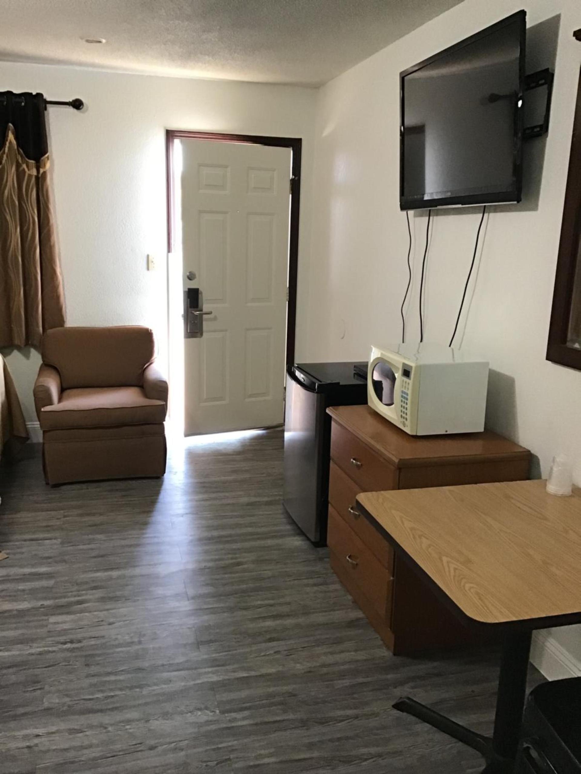 Western motel photo 20