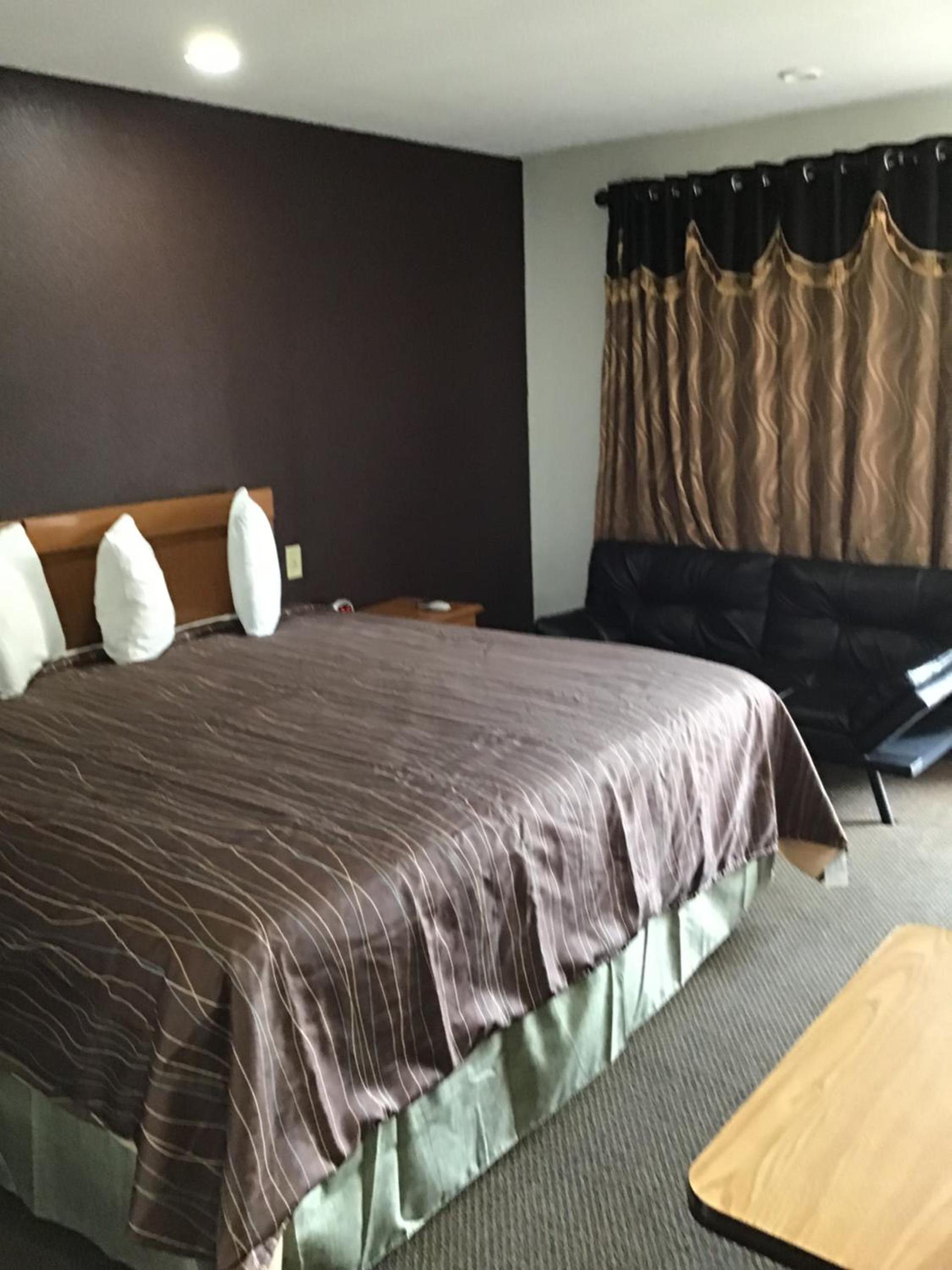 Western motel photo 11