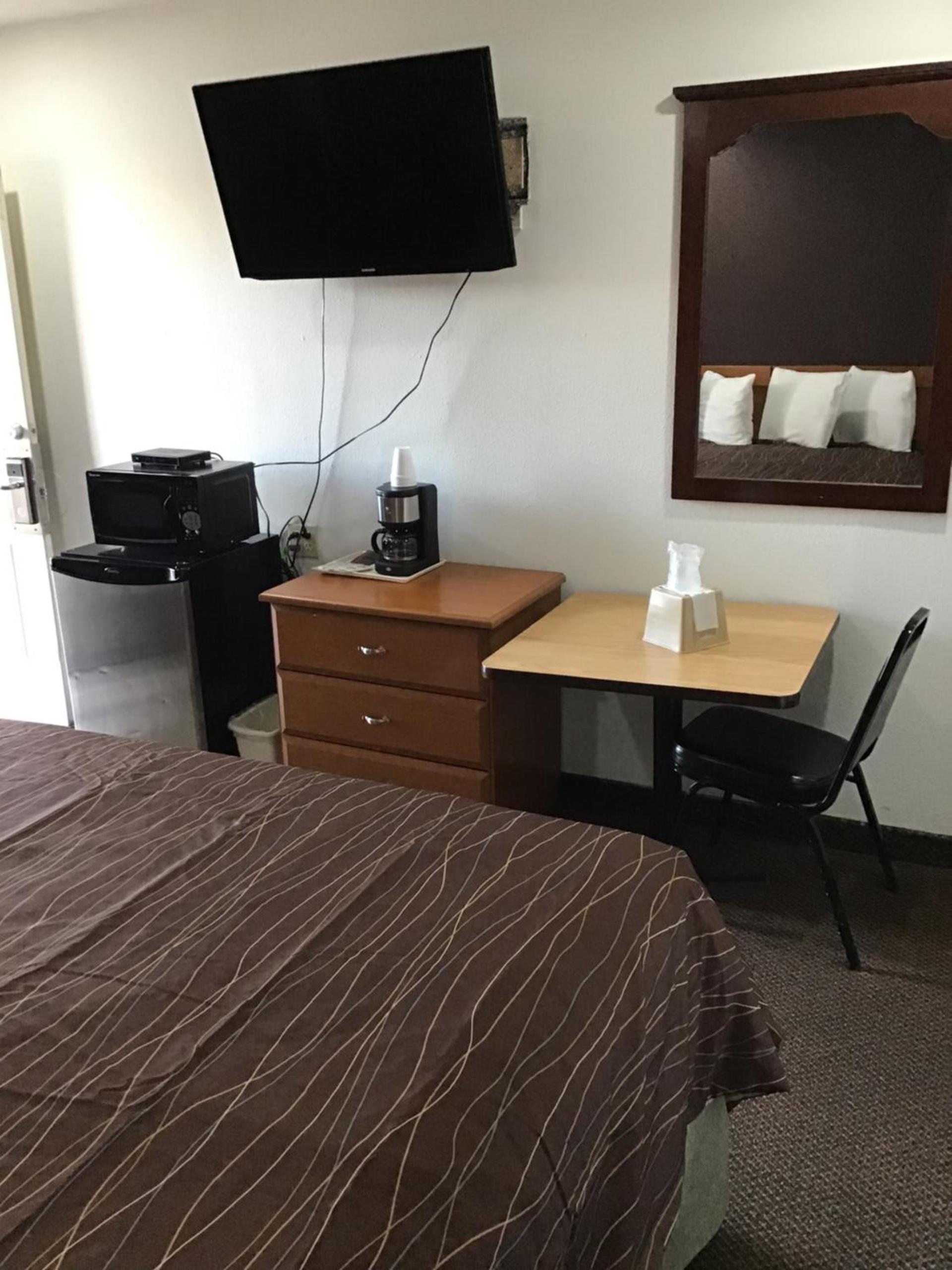Western motel photo 4