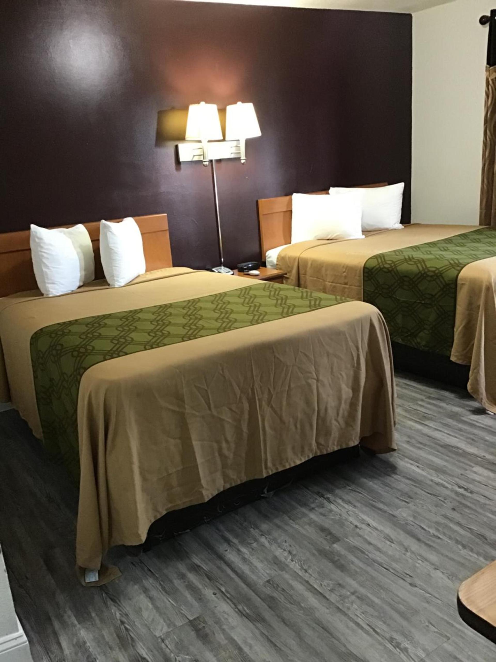 Western motel photo 3