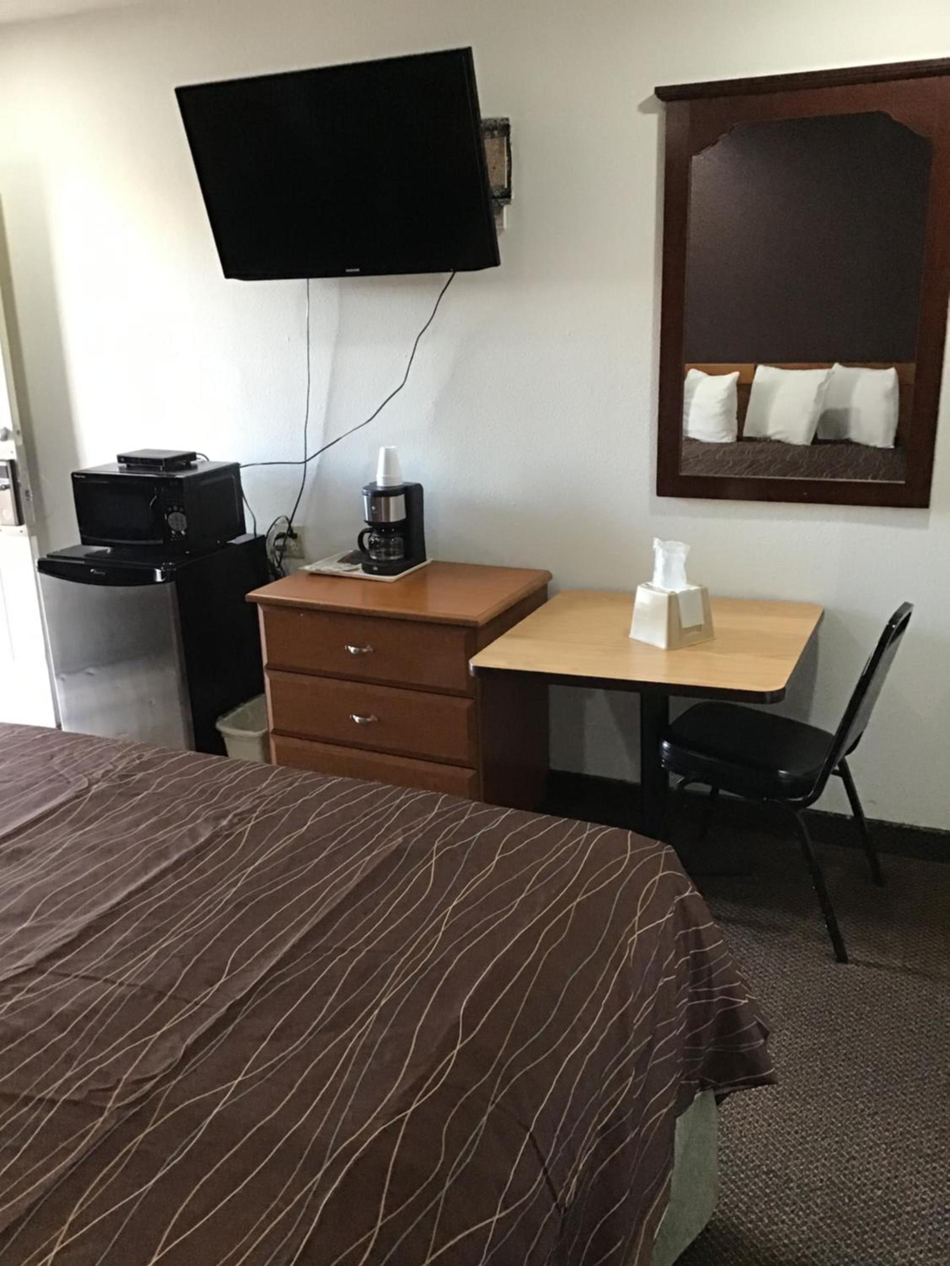 Western motel photo 9