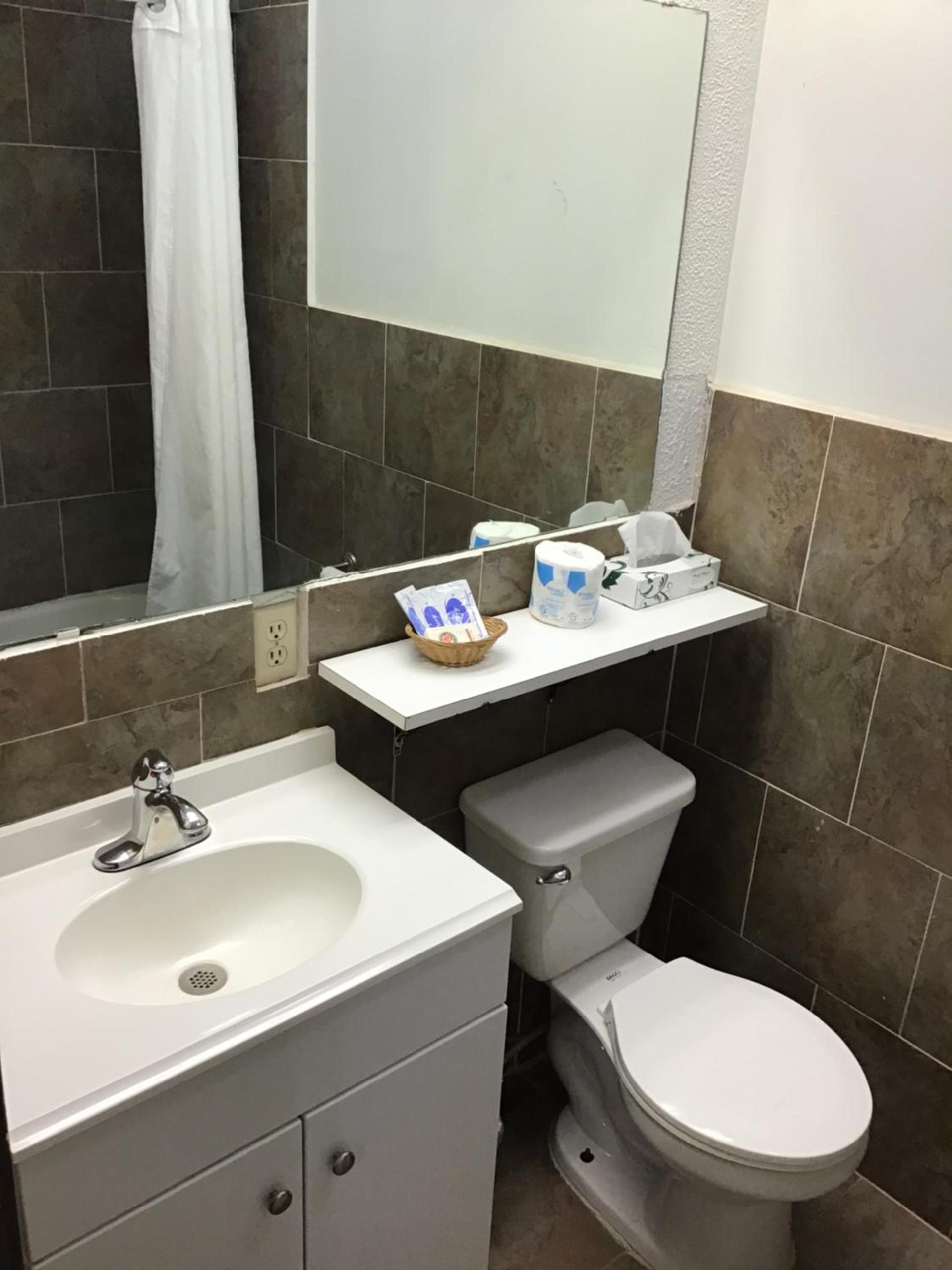 Western motel photo 34