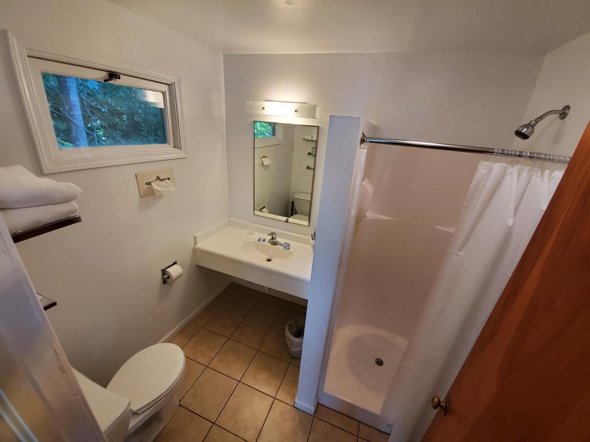 Lake View Motel photo 36