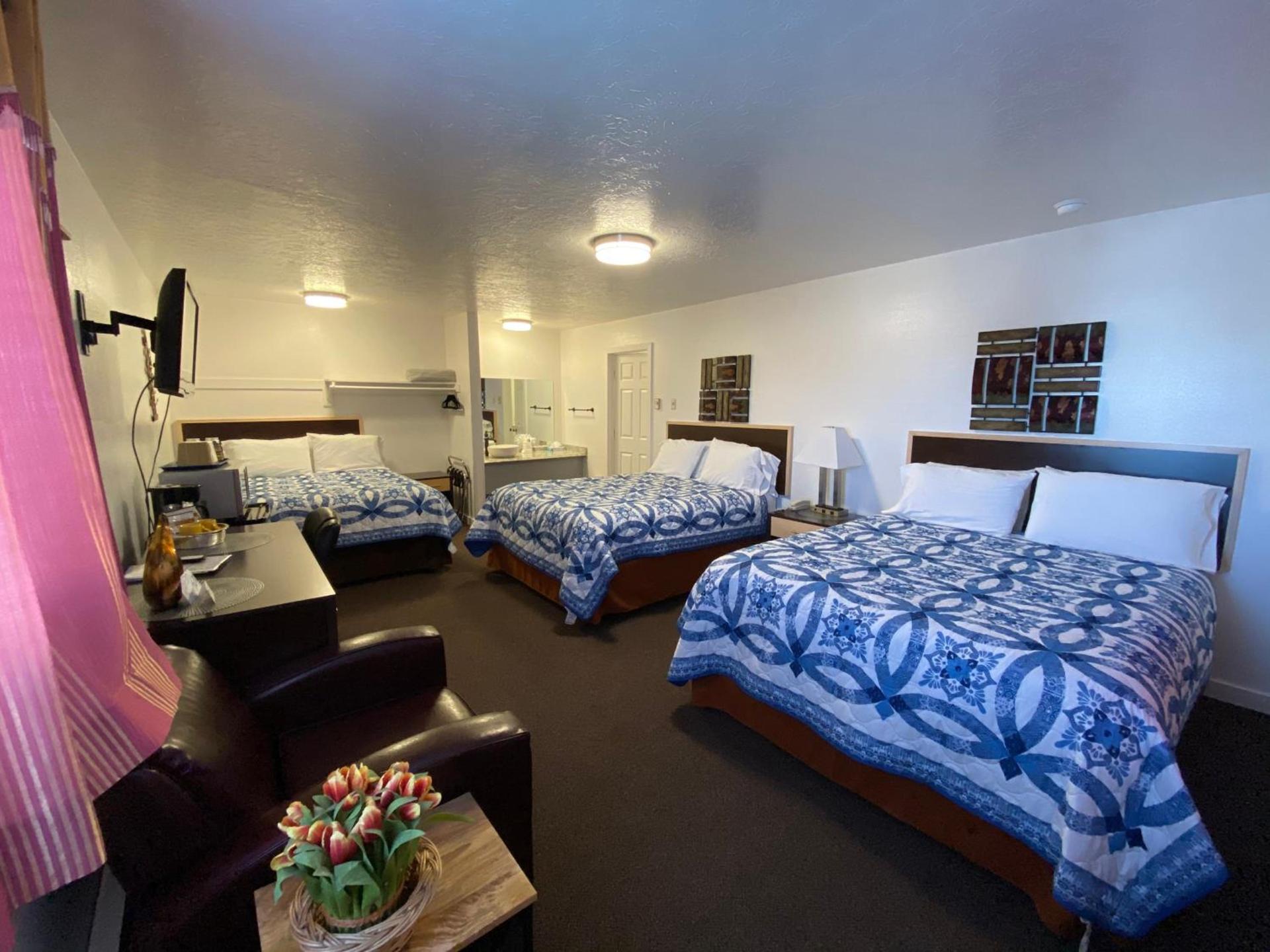 Motel West photo 22