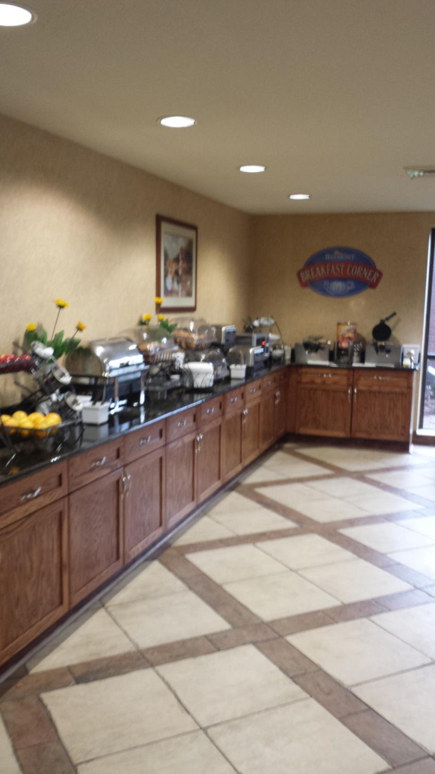 Baymont by Wyndham Elkhart photo 9