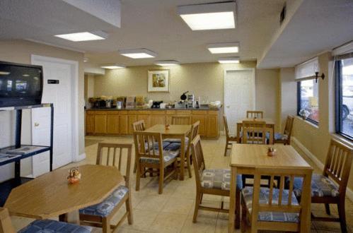 Americas Best Value Inn & Suites in Murfreesboro photo 7