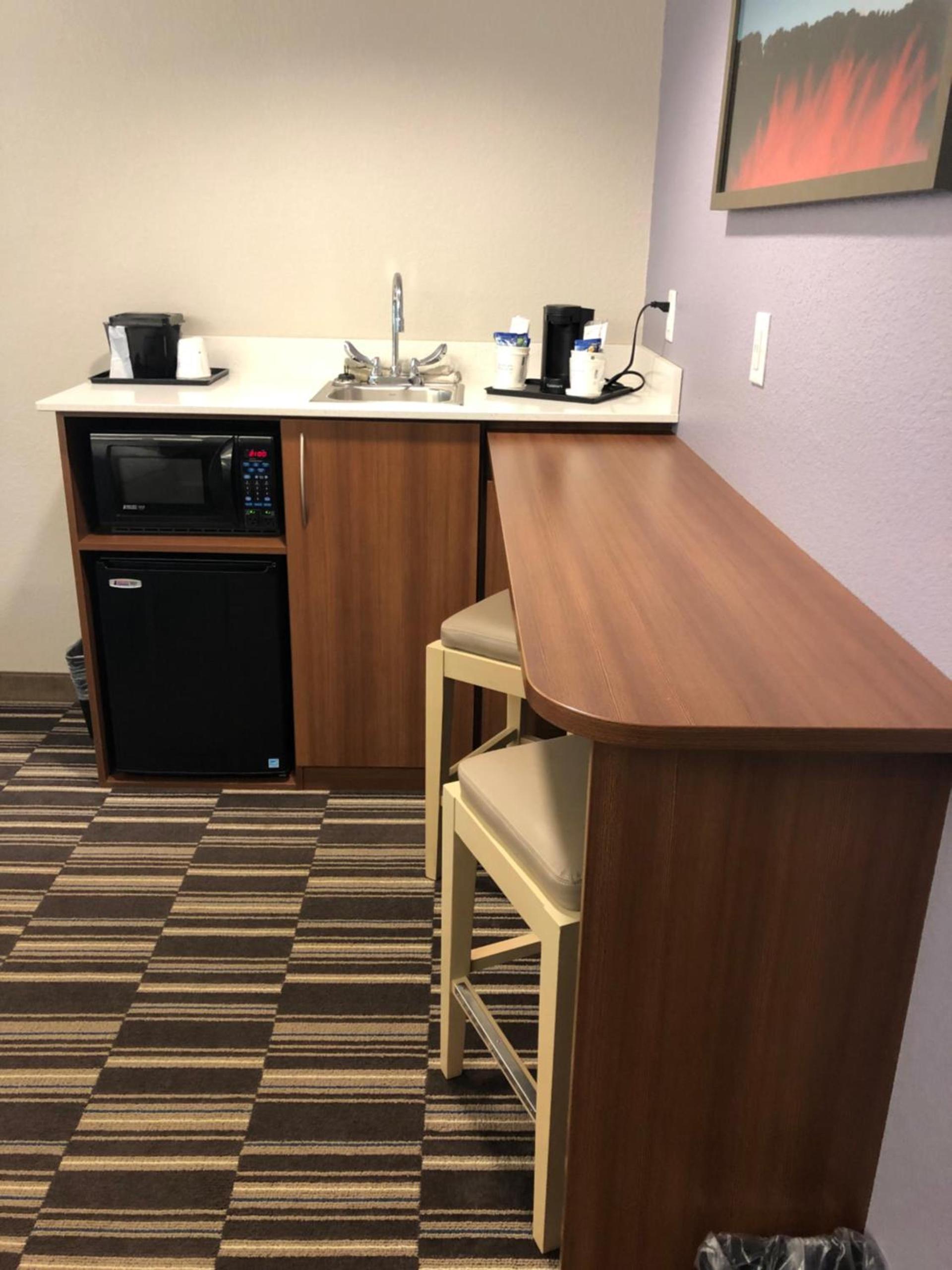 Microtel Inn & Suites by Wyndham Cadiz photo 20