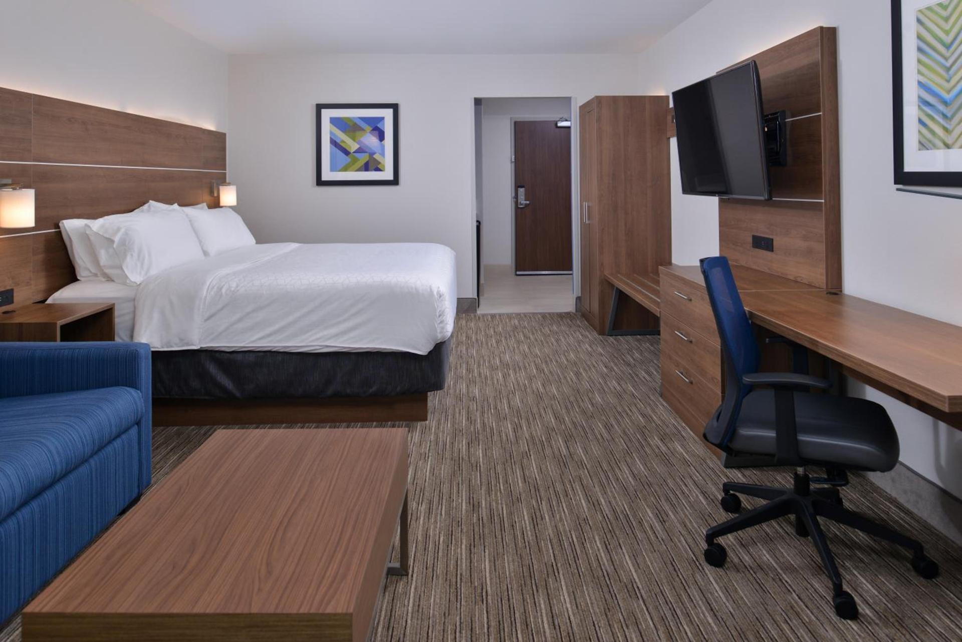 Holiday Inn Express & Suites - Marshalltown by IHG photo 7