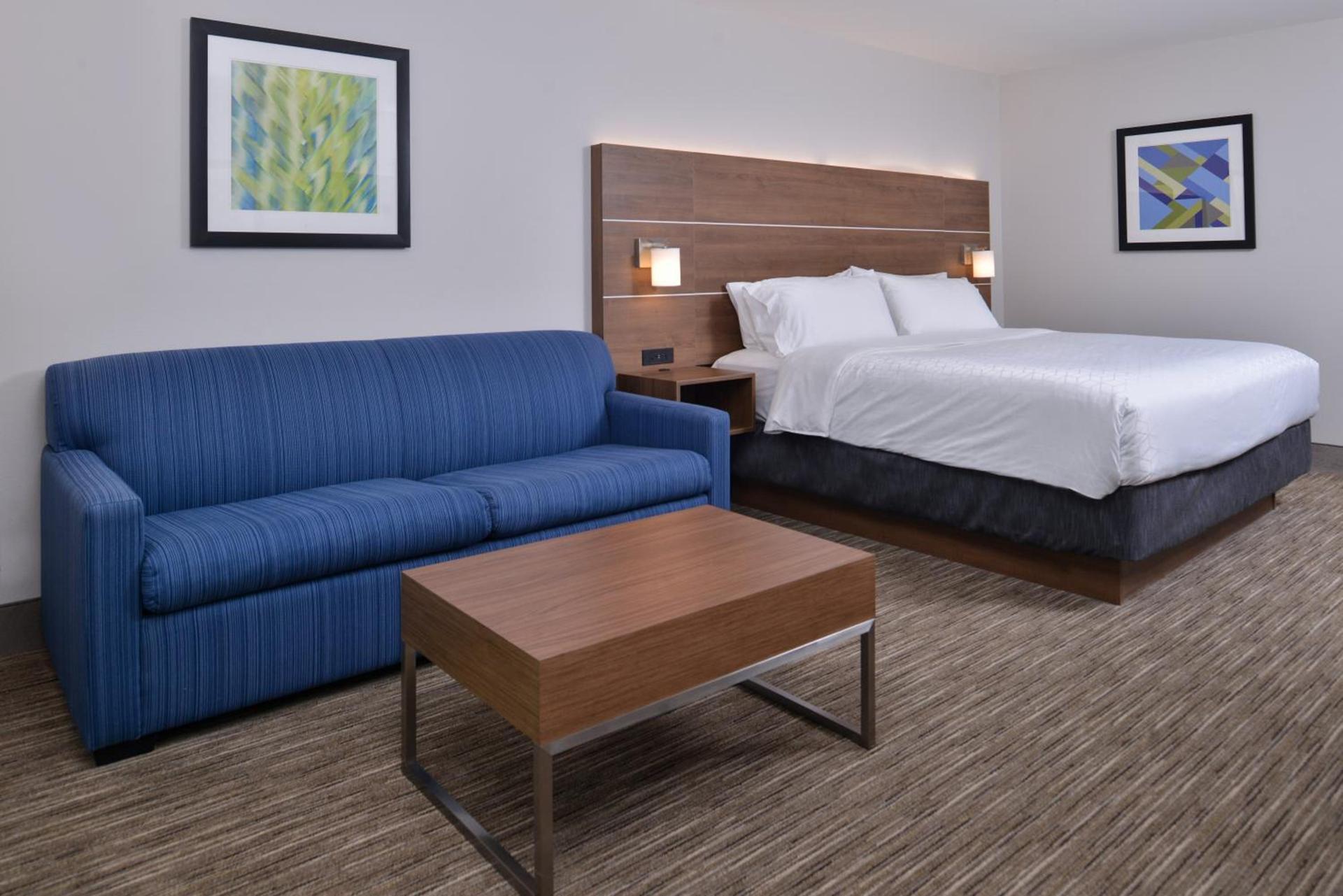 Holiday Inn Express & Suites - Marshalltown by IHG photo 8