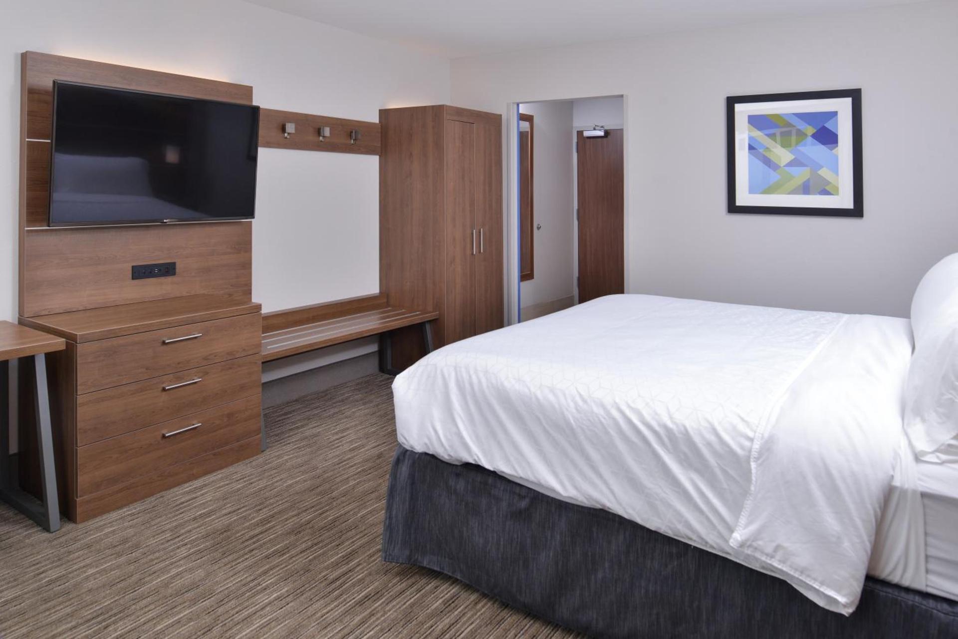 Holiday Inn Express & Suites - Marshalltown by IHG photo 3