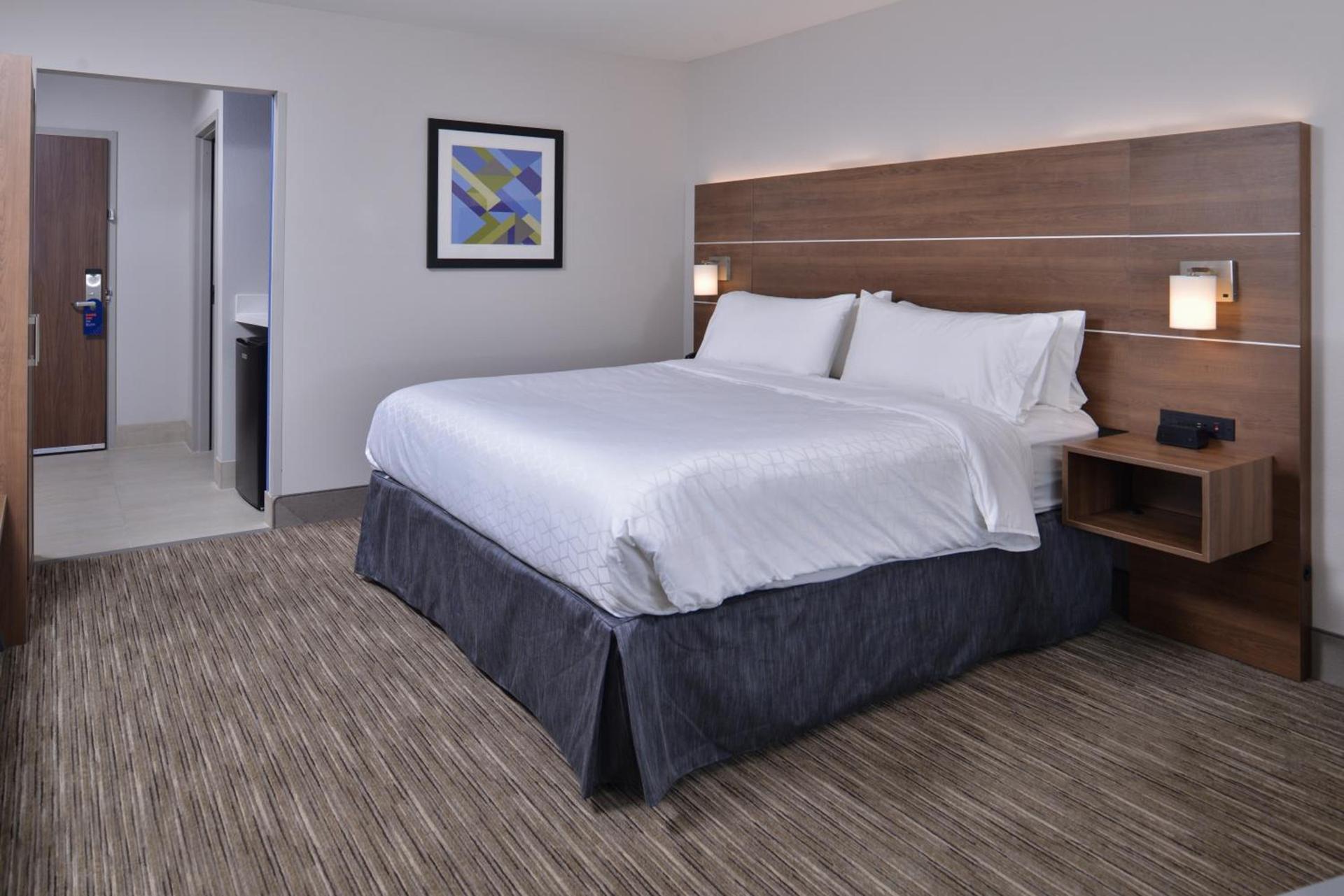 Holiday Inn Express & Suites - Marshalltown by IHG photo 4